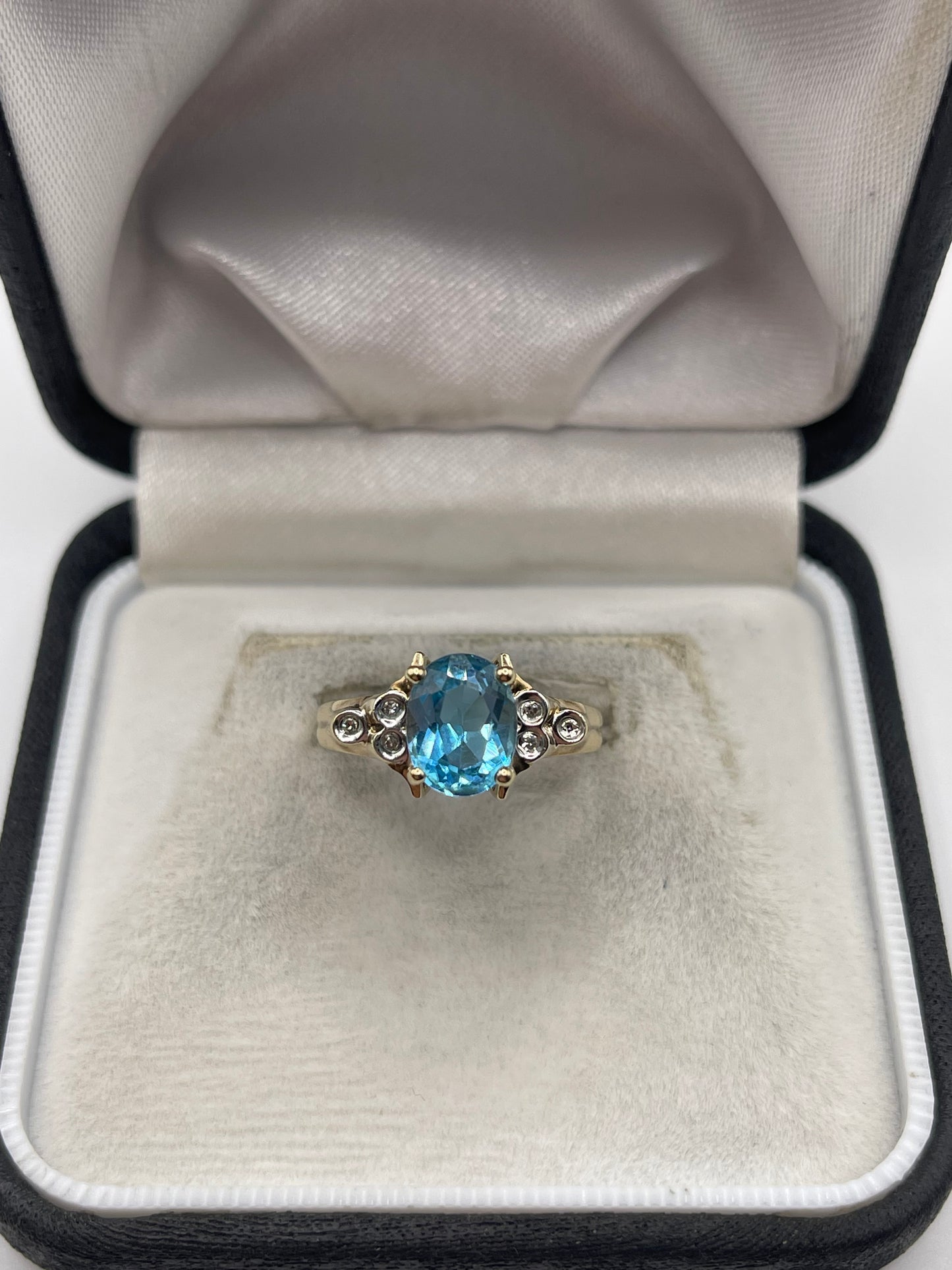 9ct gold topaz and diamond ring
