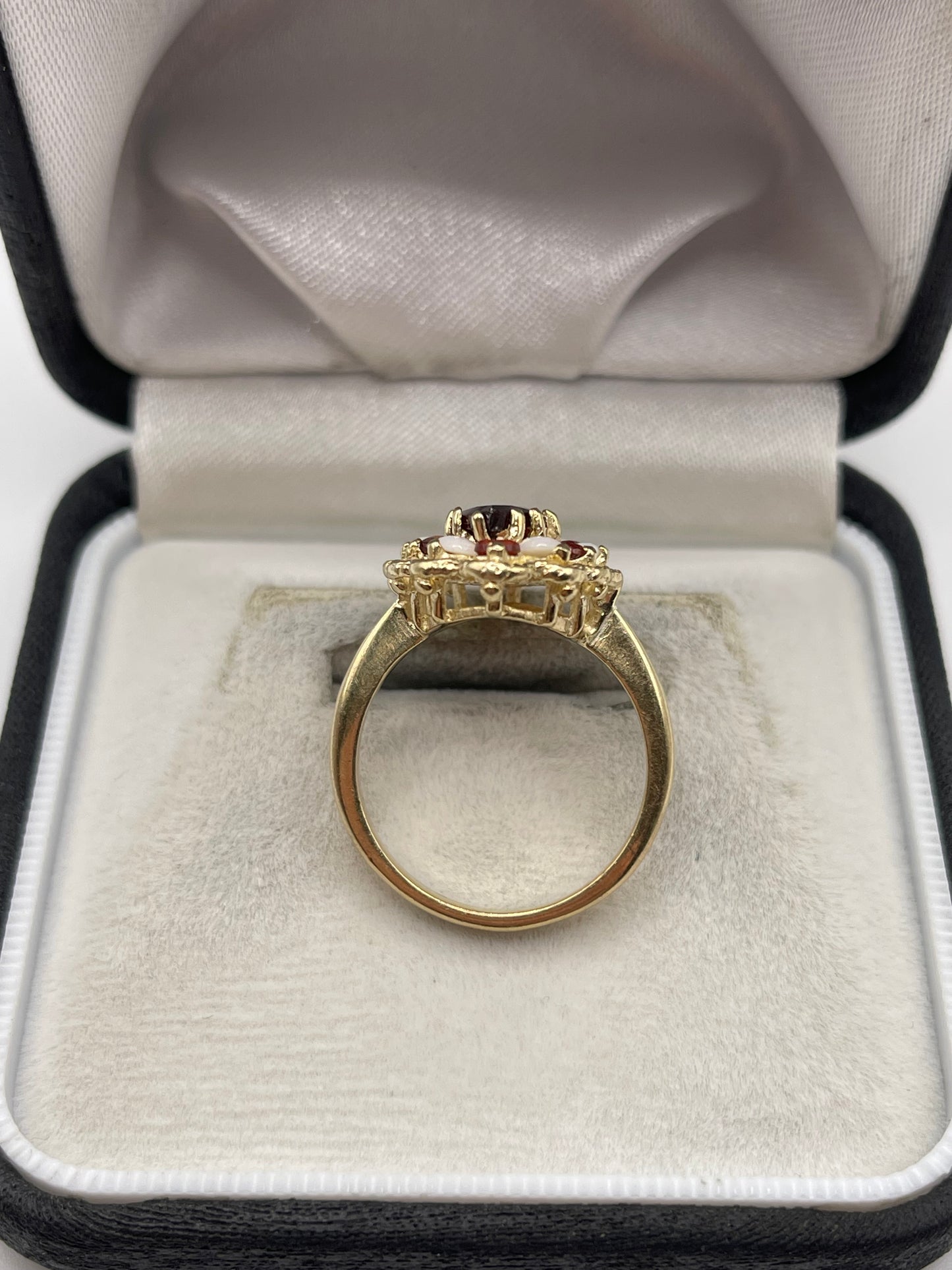 9ct gold garnet and opal ring