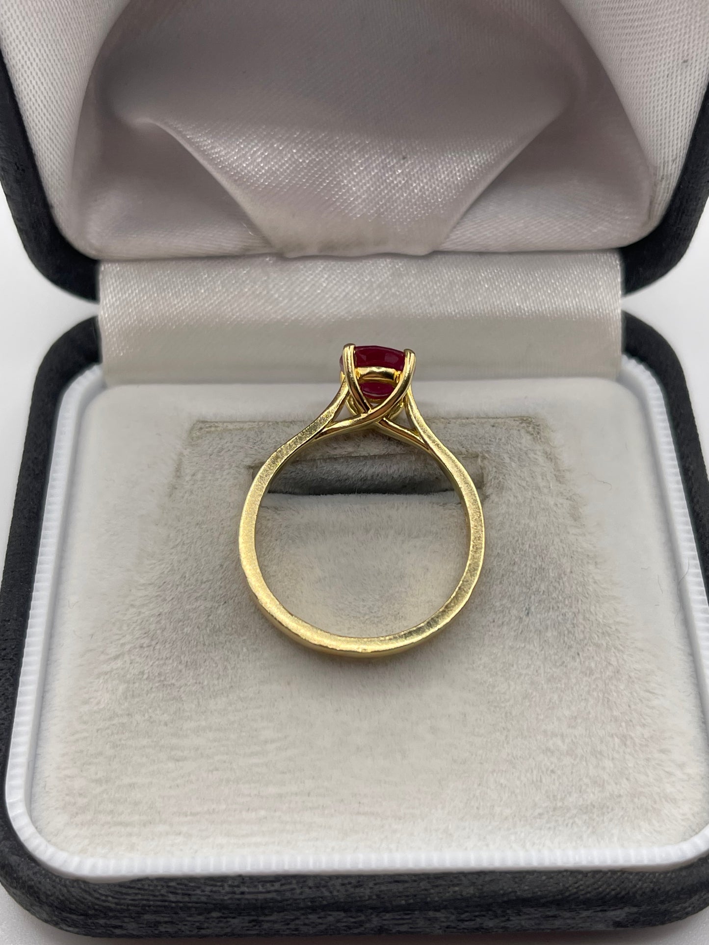 18ct gold ruby ring