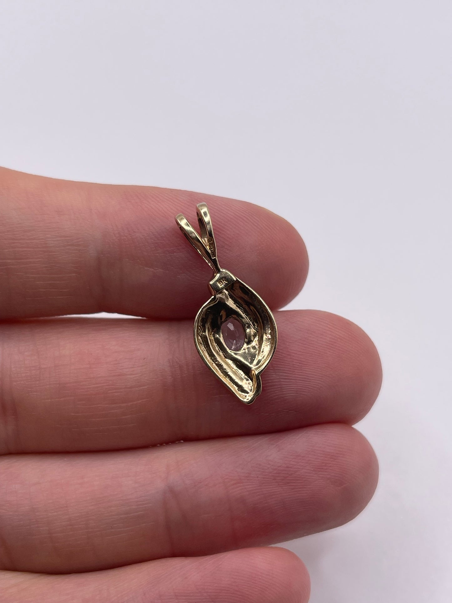 9ct gold topaz pendant
