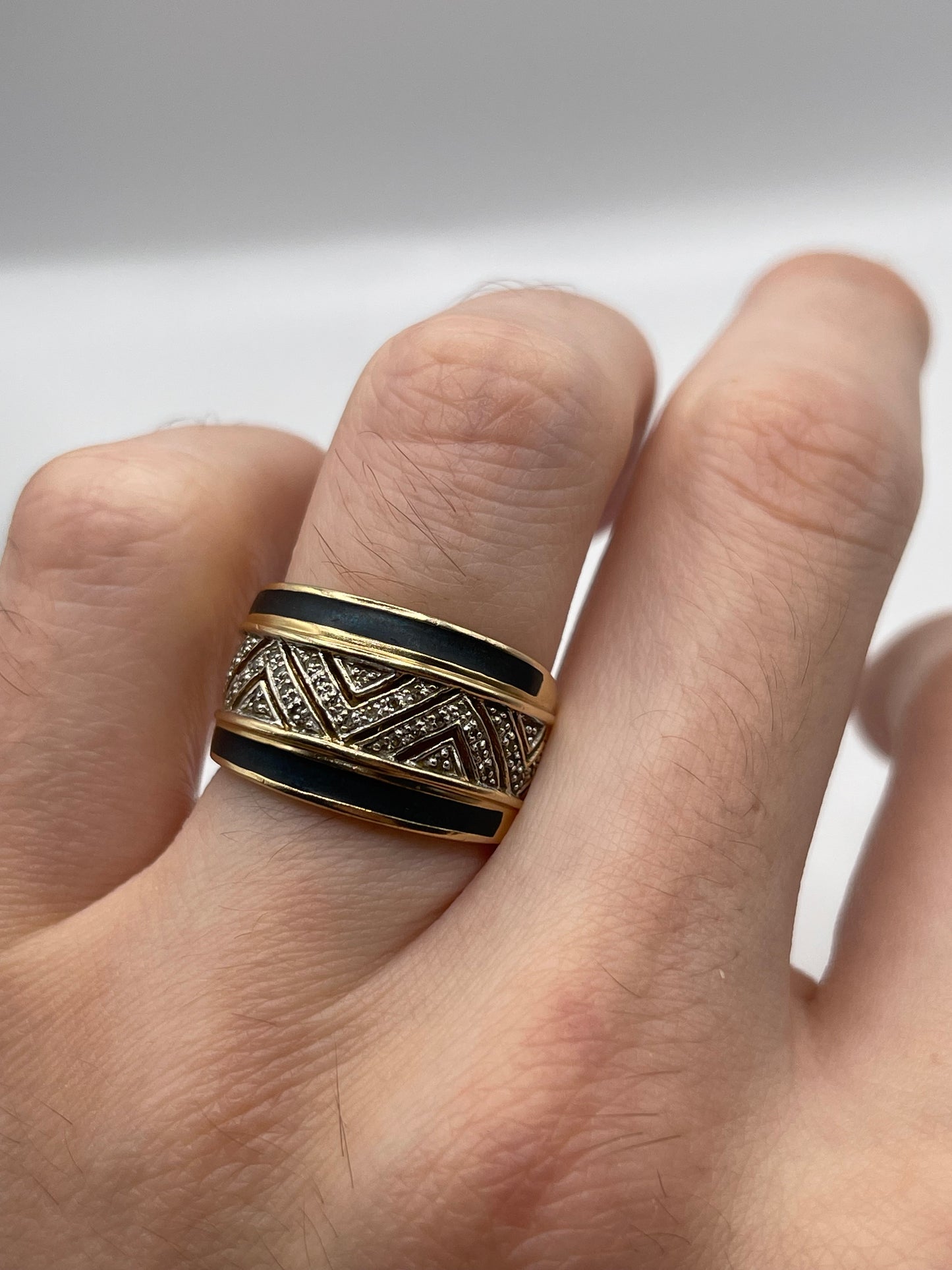 9ct gold enamel and diamond ring