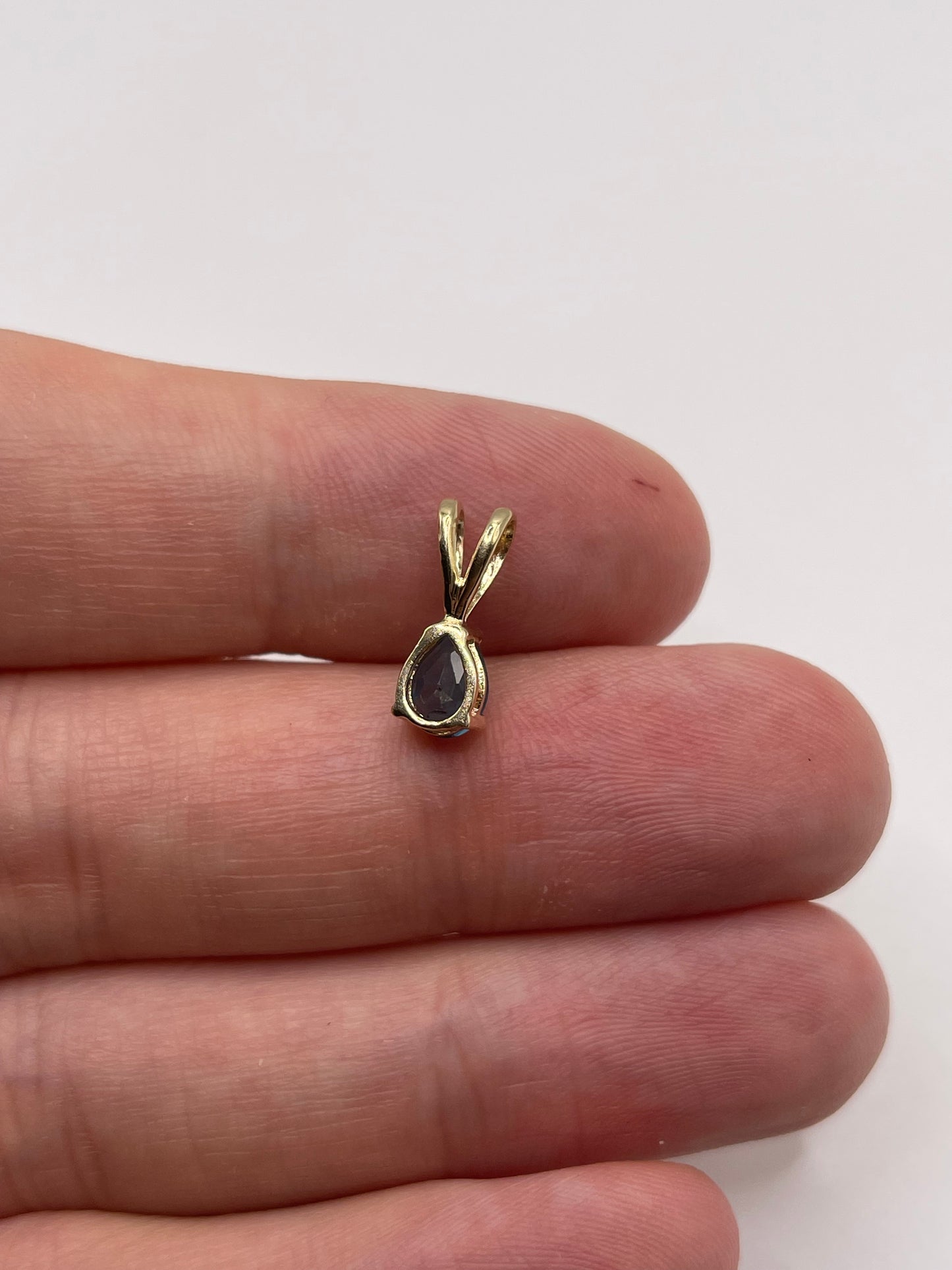 9ct gold topaz pendant