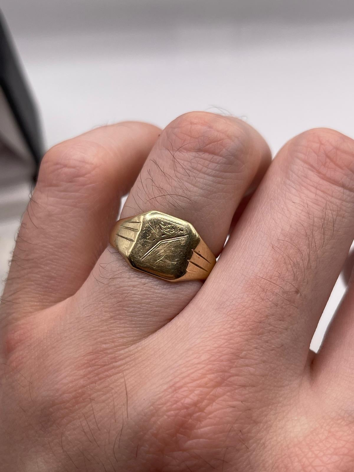 9ct gold engraved signet ring
