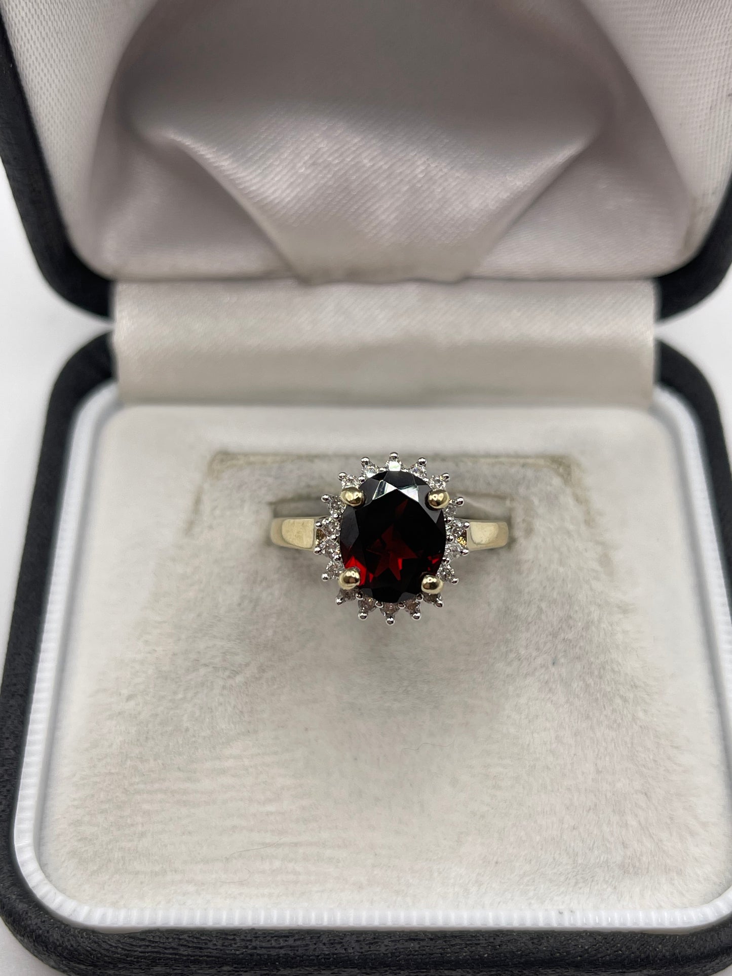 9ct gold garnet and diamond ring