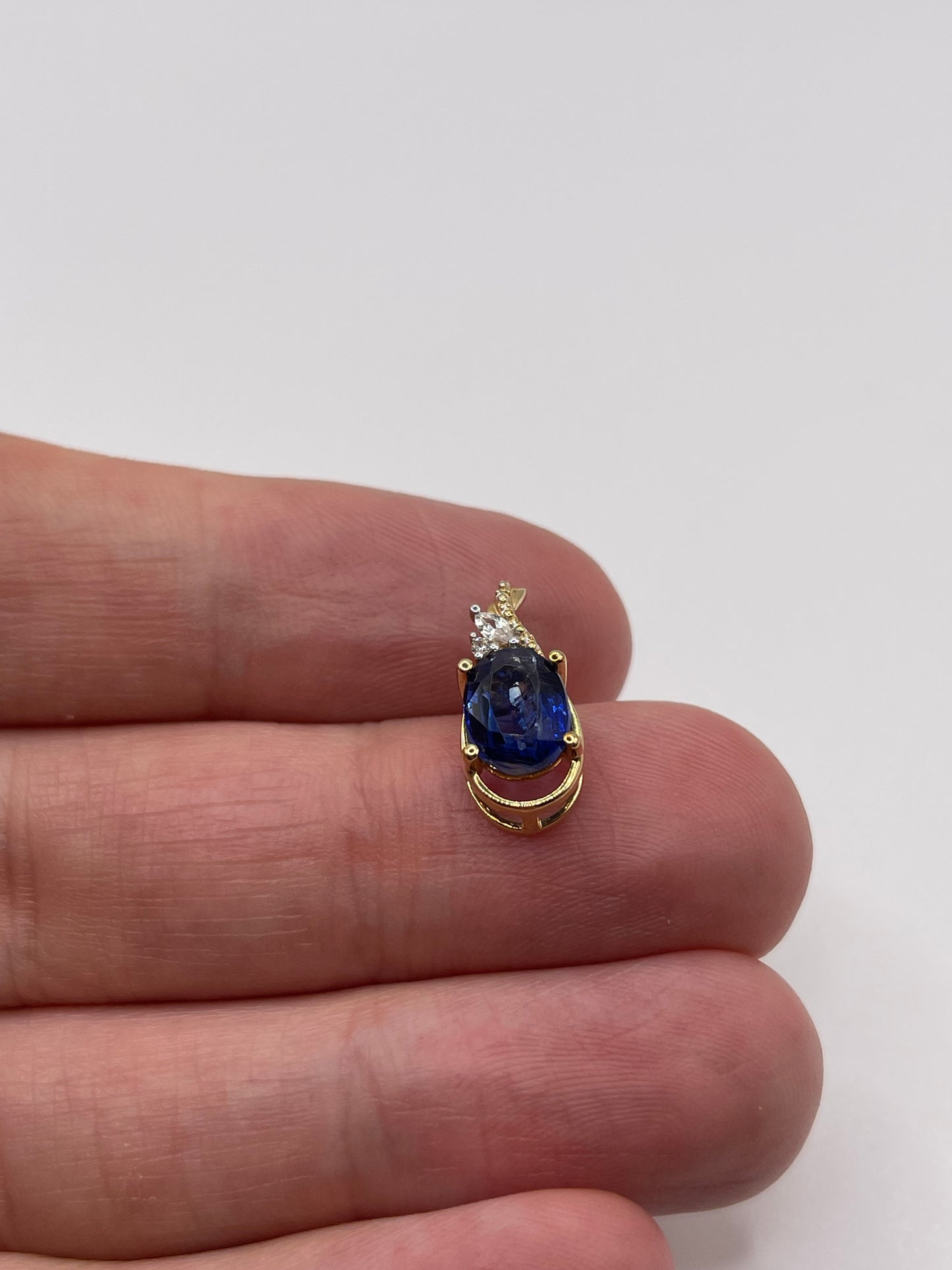 9ct gold kyanite and zircon pendant