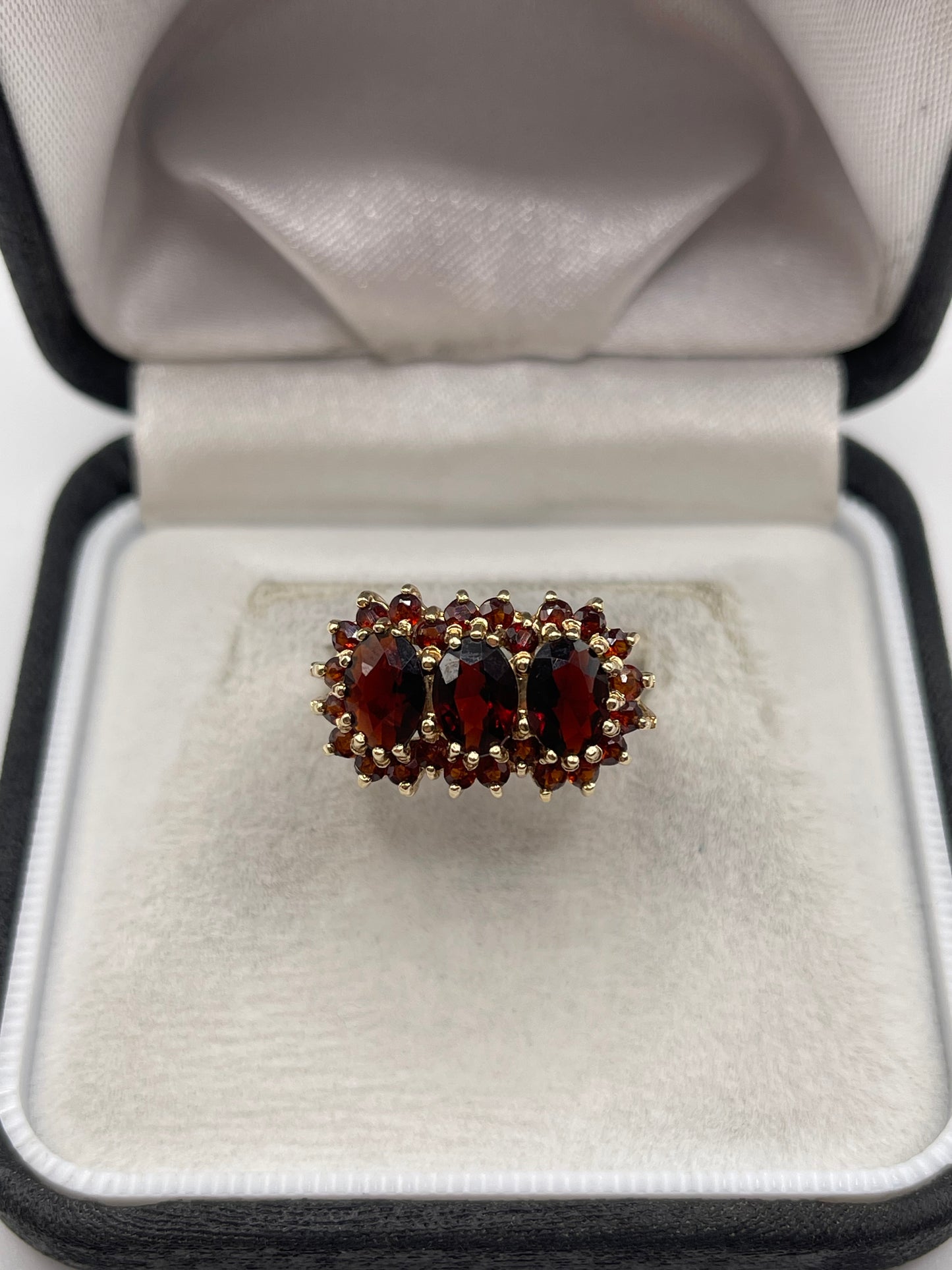 9ct gold garnet cluster ring