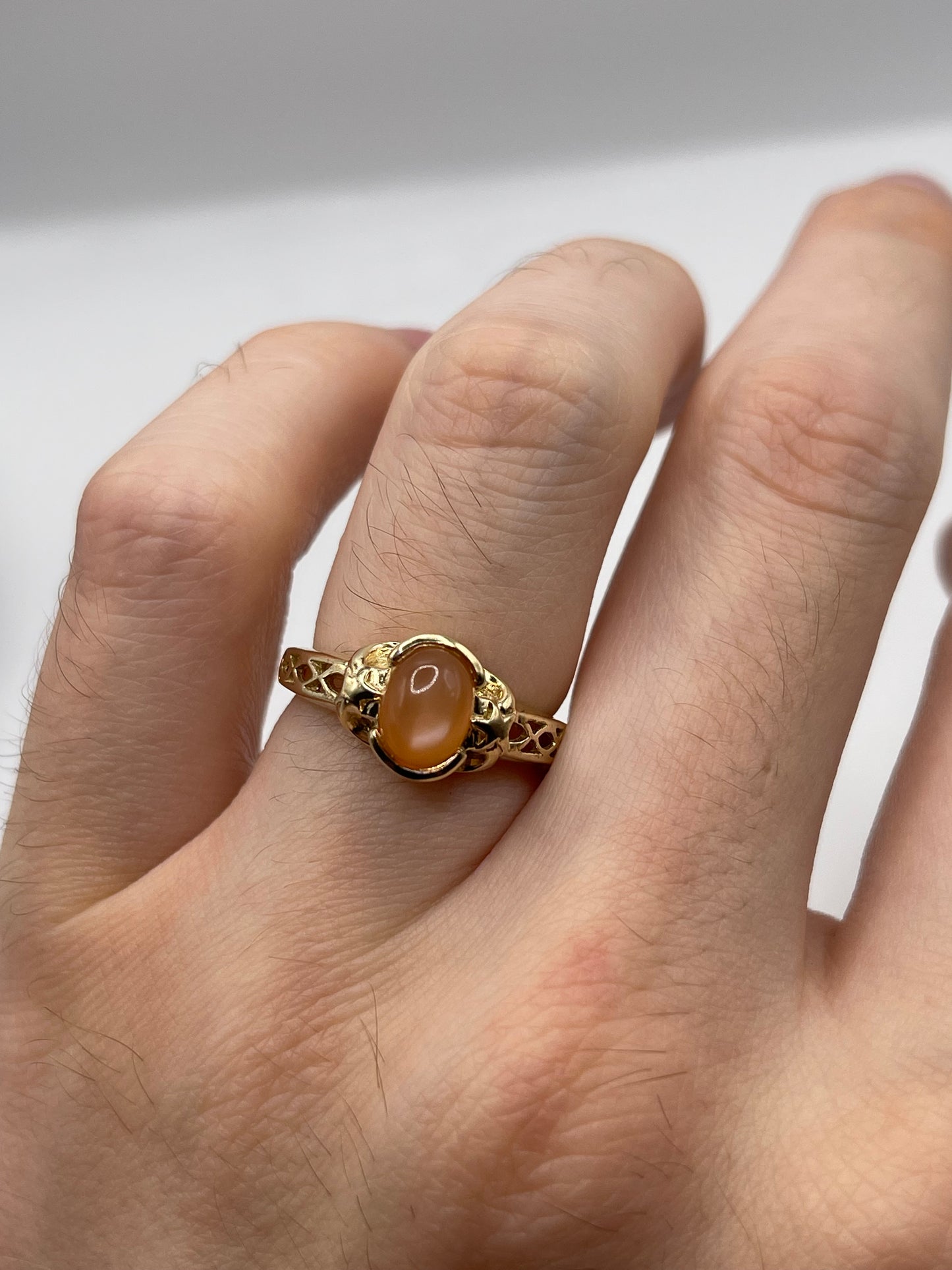 9ct gold peach moonstone ring