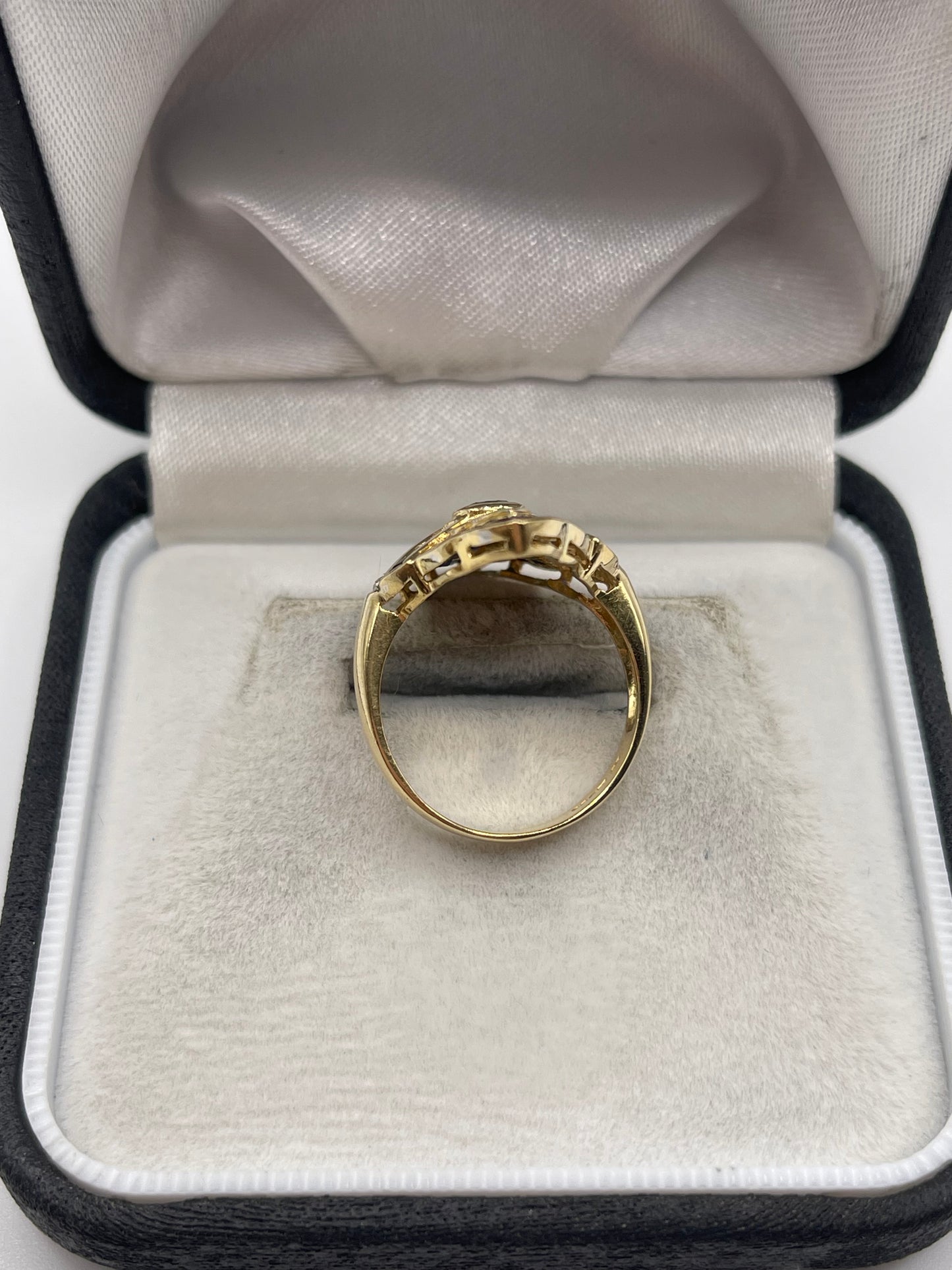 18ct gold sapphire and diamond ring