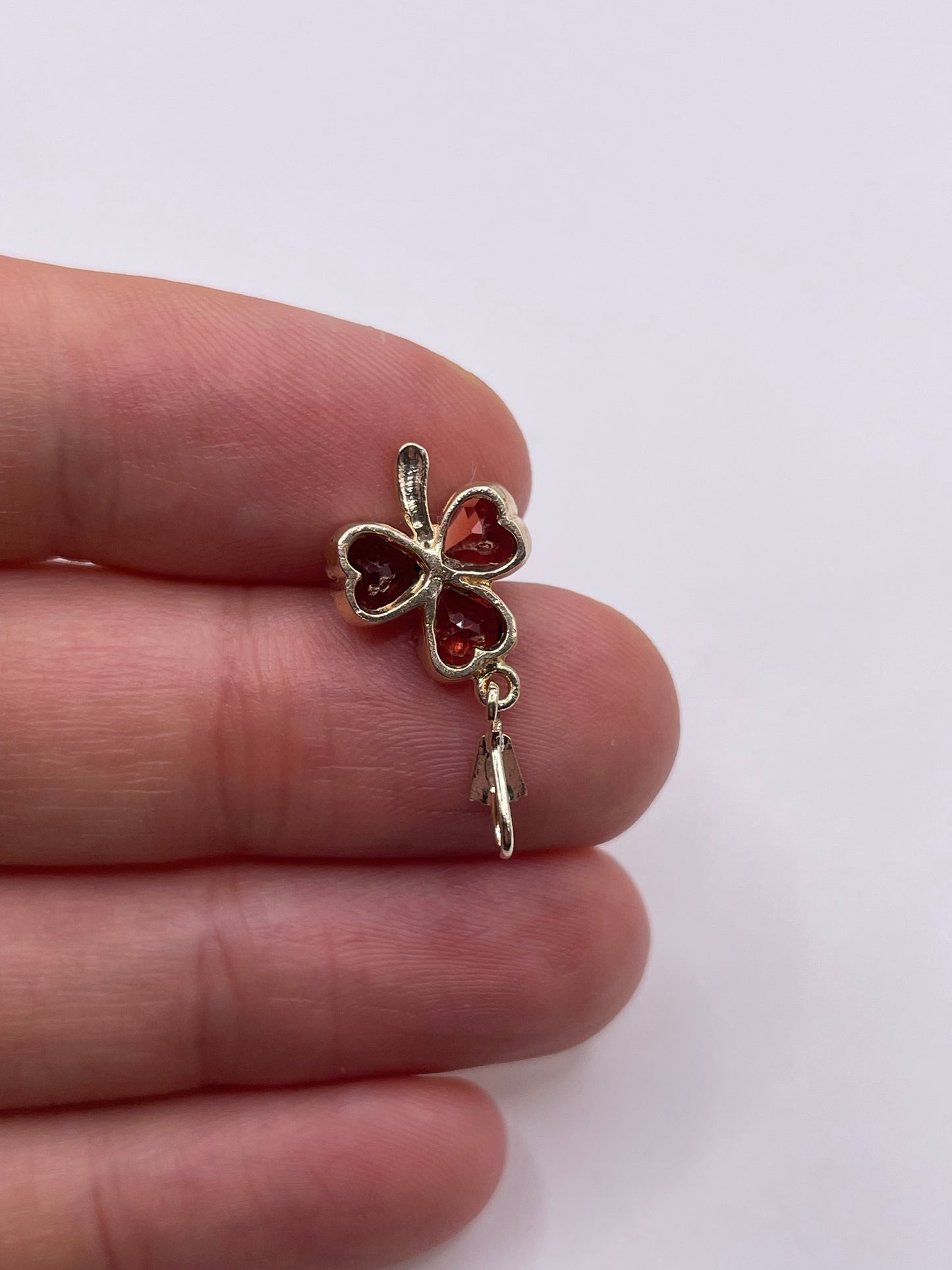 9ct gold garnet clover pendant