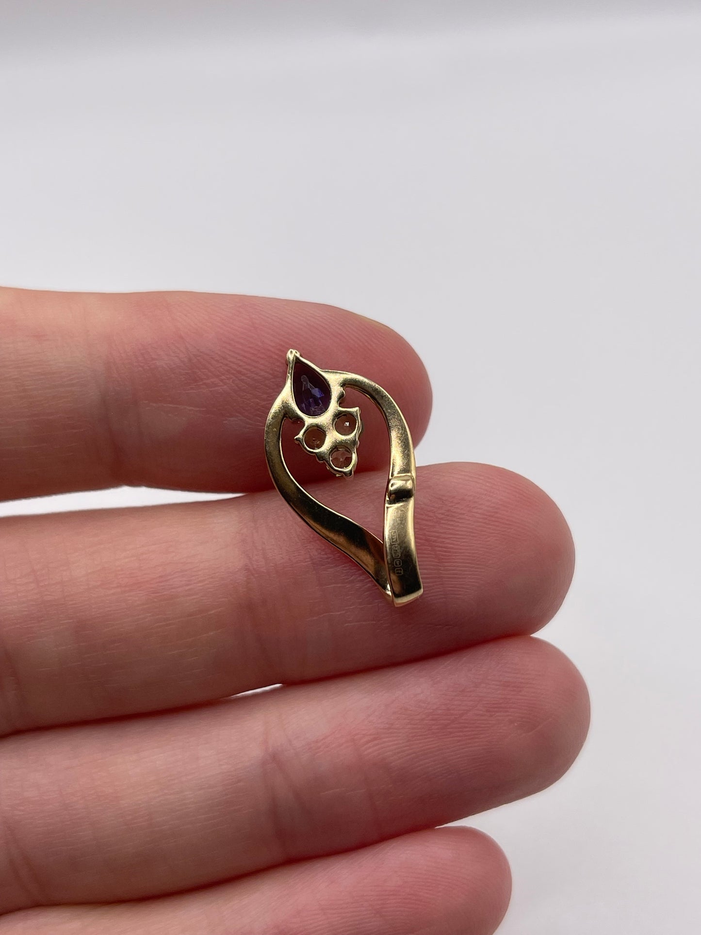 9ct gold iolite and quartz pendant