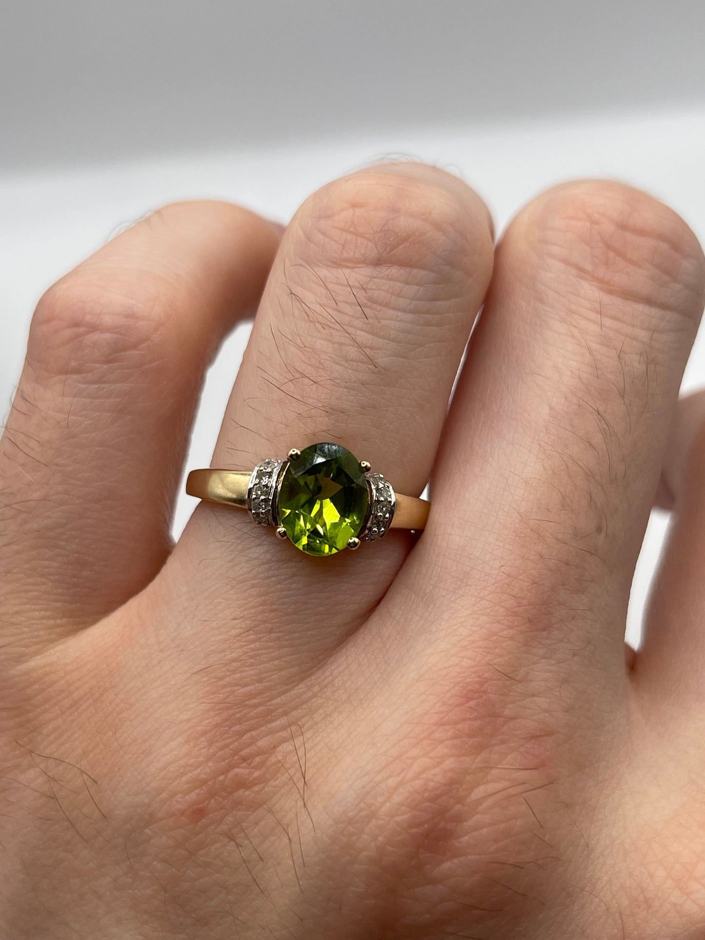 9ct gold peridot and diamond ring