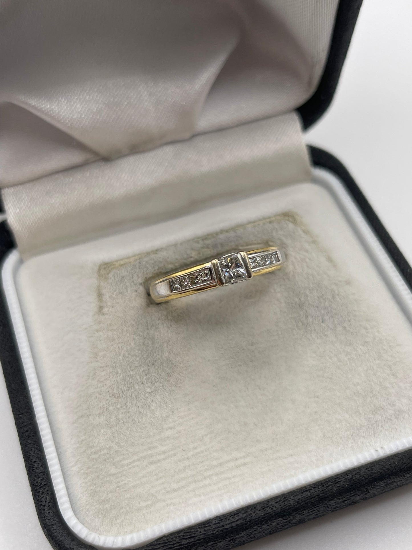 18ct two tone diamond ring
