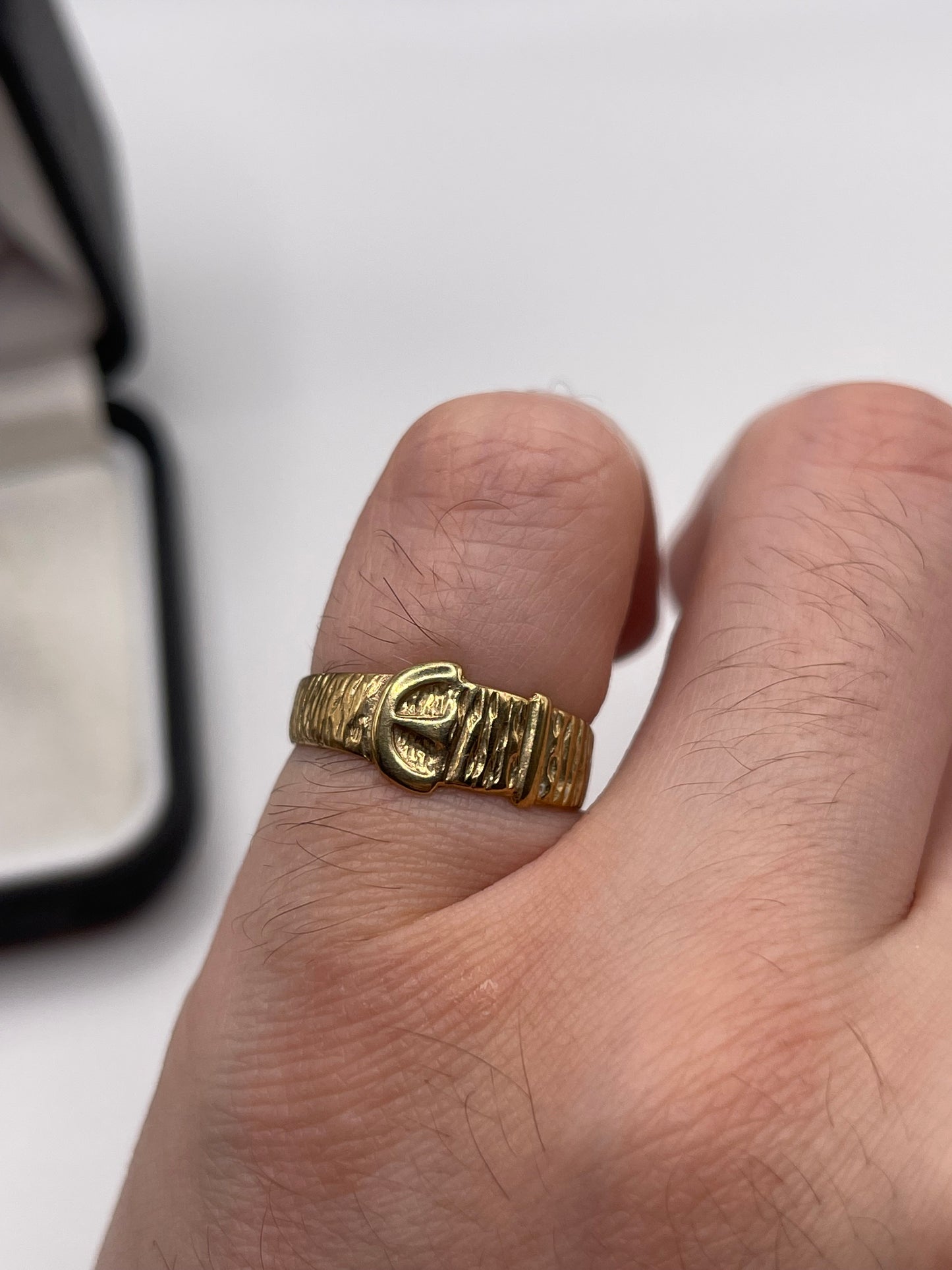 9ct gold buckle ring