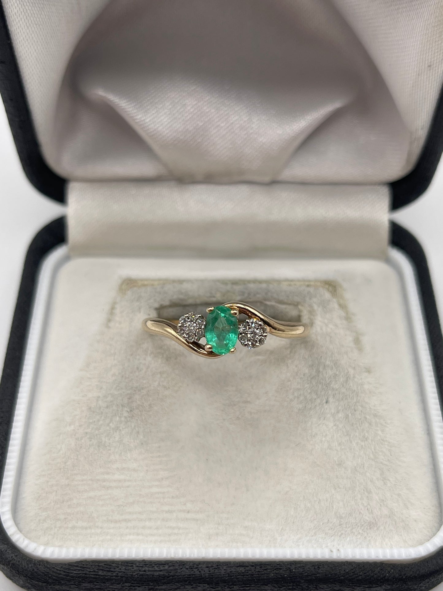 9ct gold emerald and diamond ring