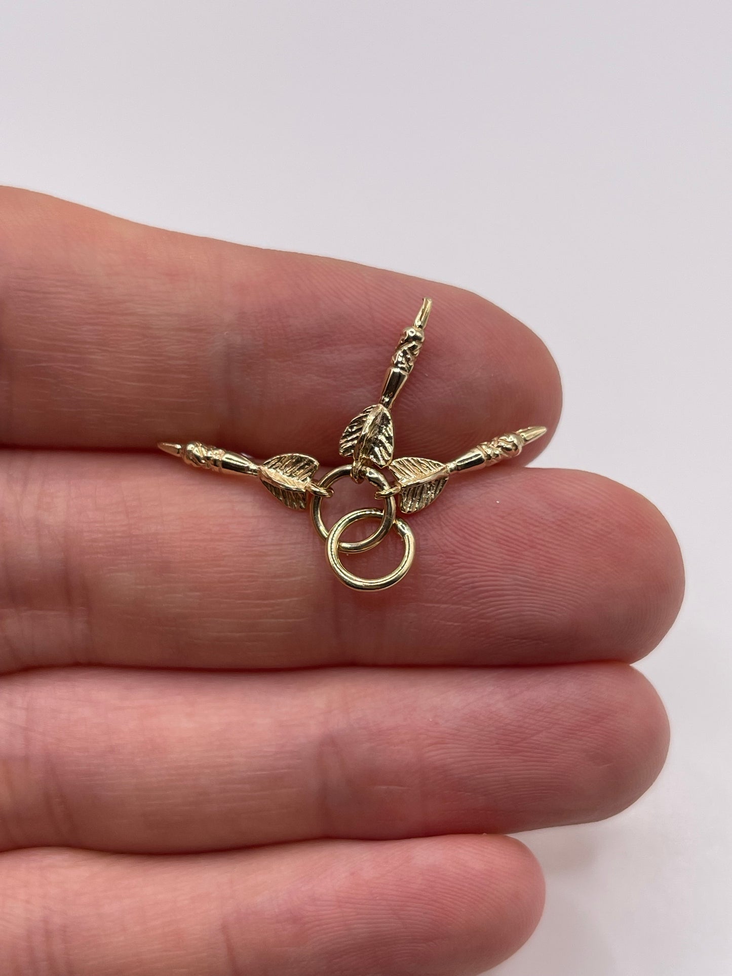 9ct gold dart pendant