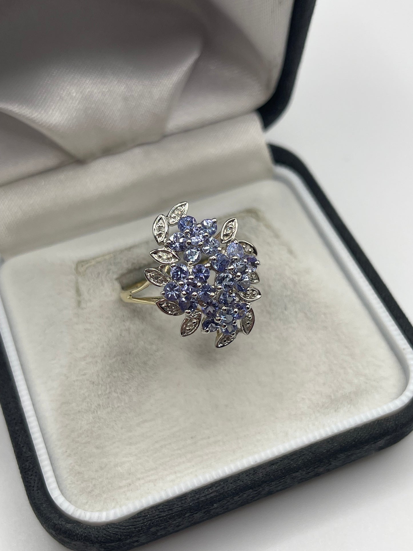 9ct gold tanzanite and diamond ring