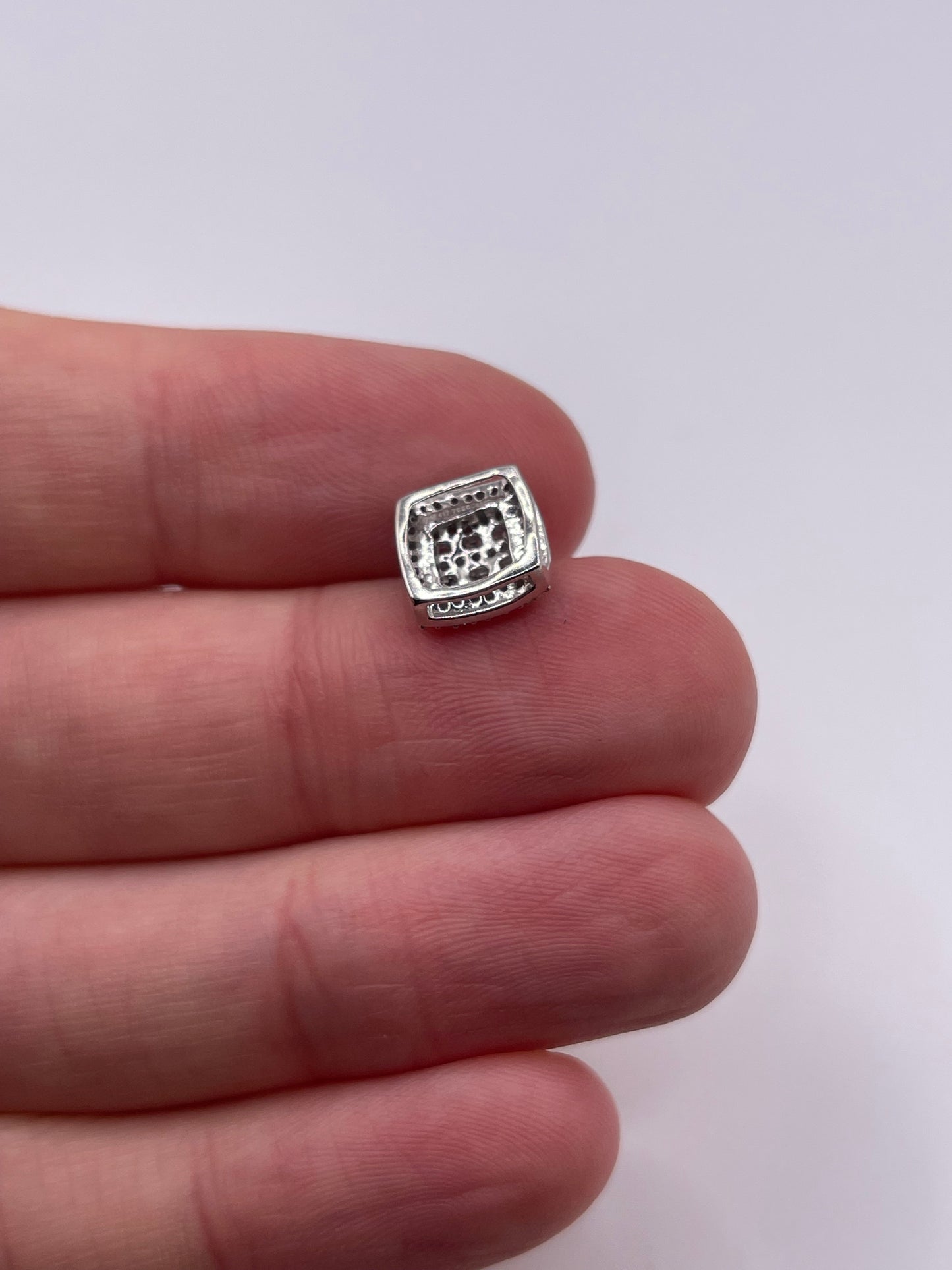 9ct white gold diamond cluster pendant