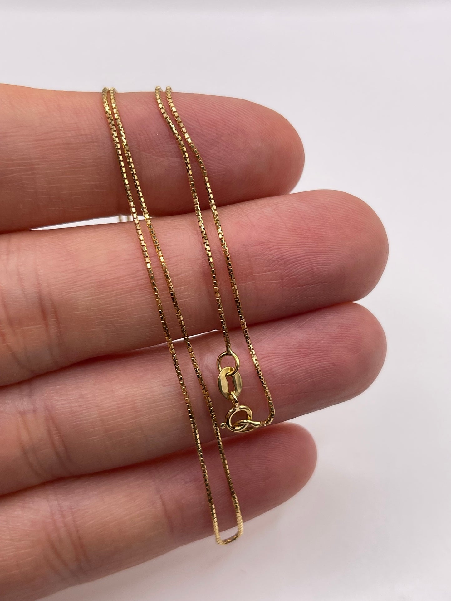 18ct gold chain 439