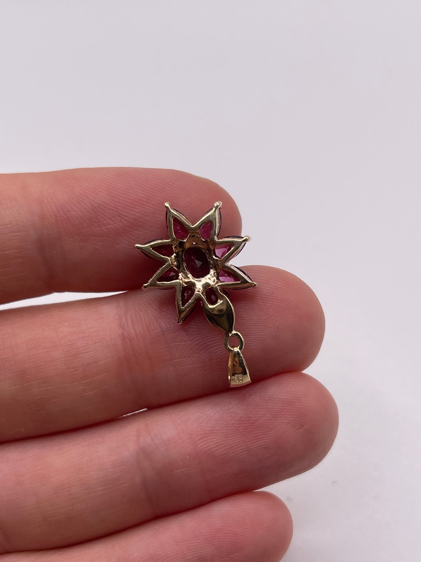 9ct gold garnet cluster pendant