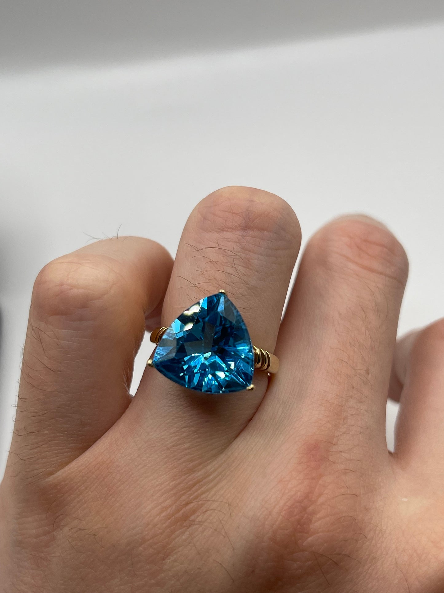 9ct gold blue topaz ring