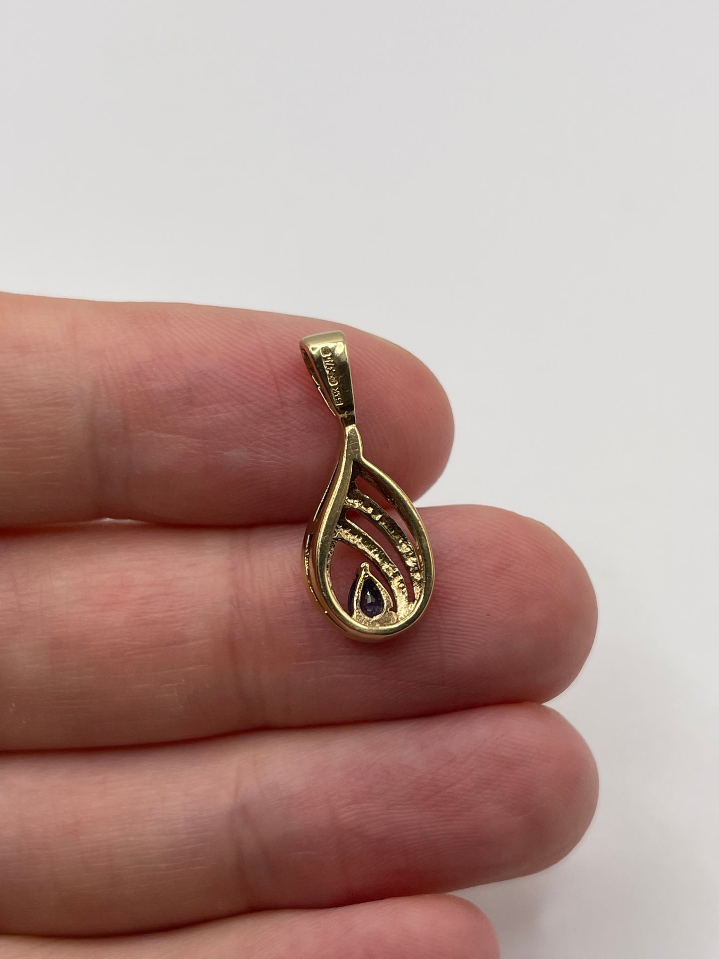 9ct gold sapphire and diamond pendant