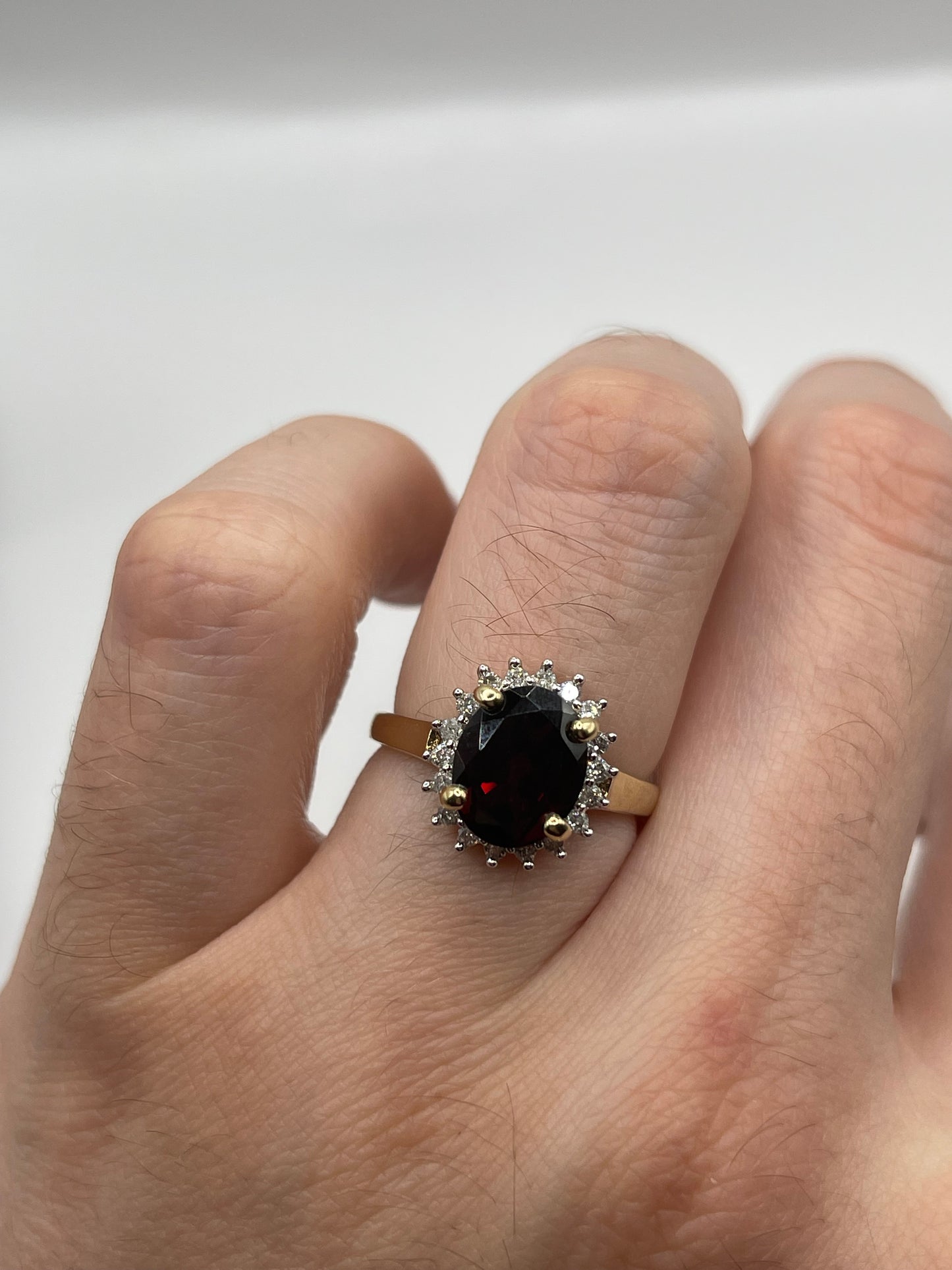 9ct gold garnet and diamond ring