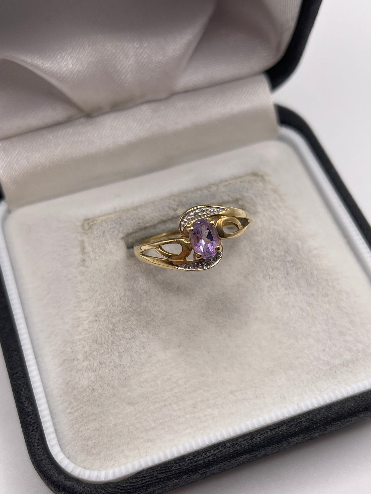 9ct gold amethyst and diamond ring