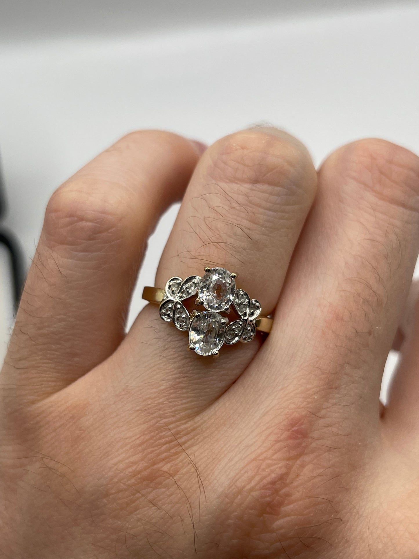 9ct gold white zircon ring