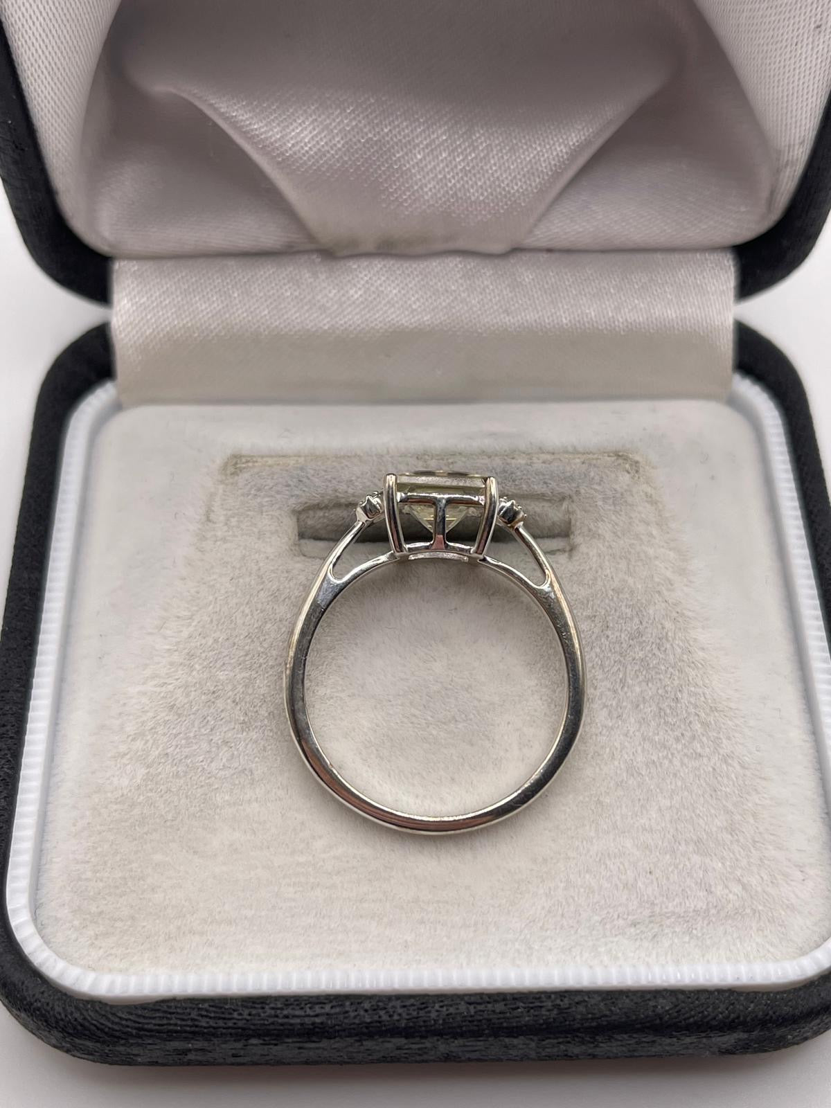 Silver topaz ring