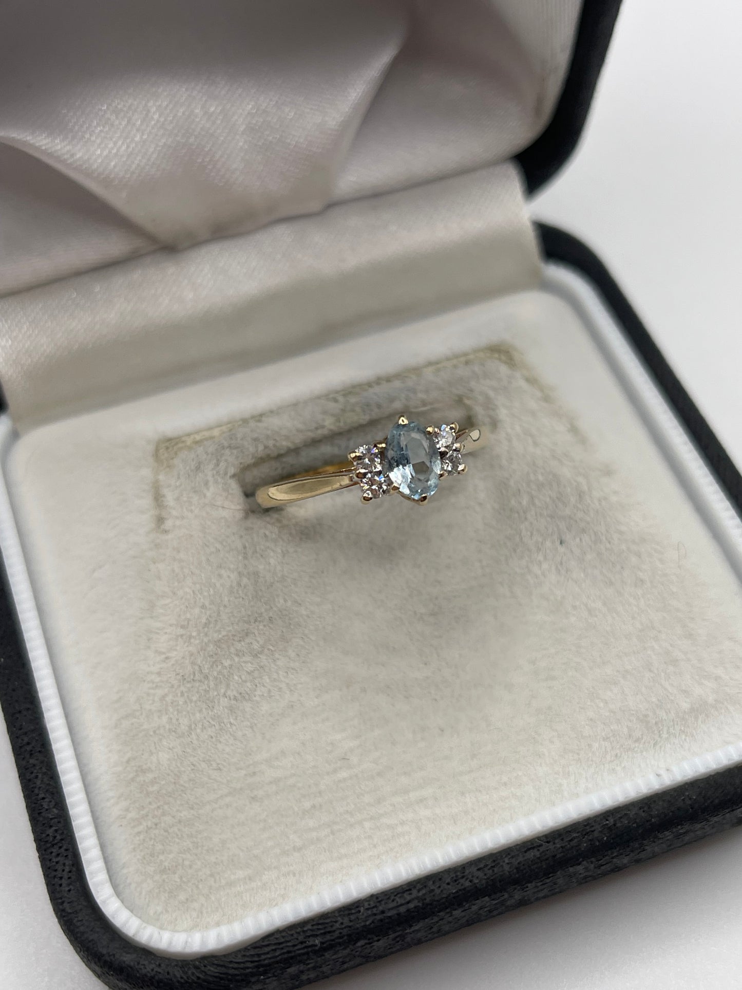 18ct gold aquamarine and diamond ring