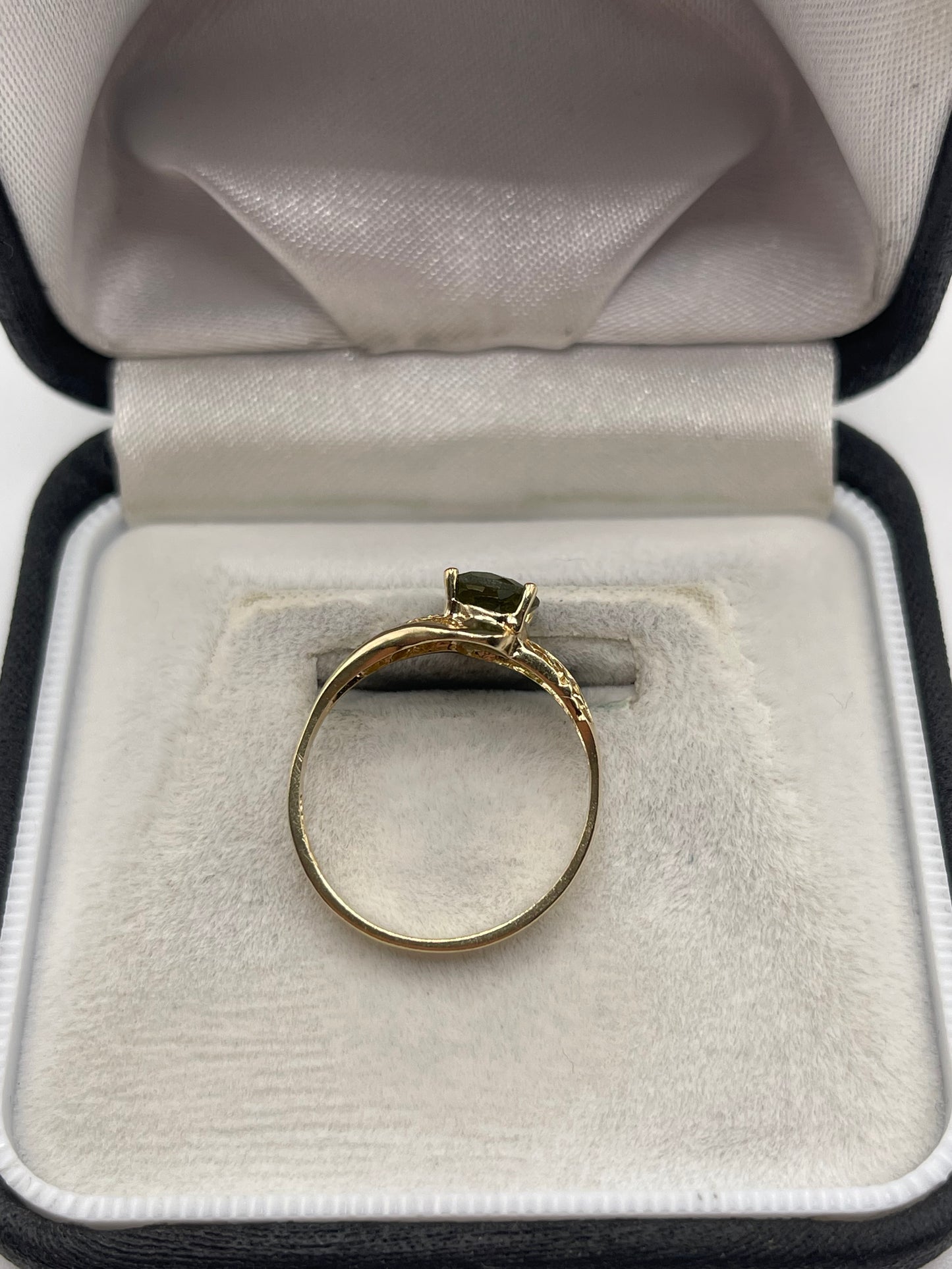 9ct gold quartz ring