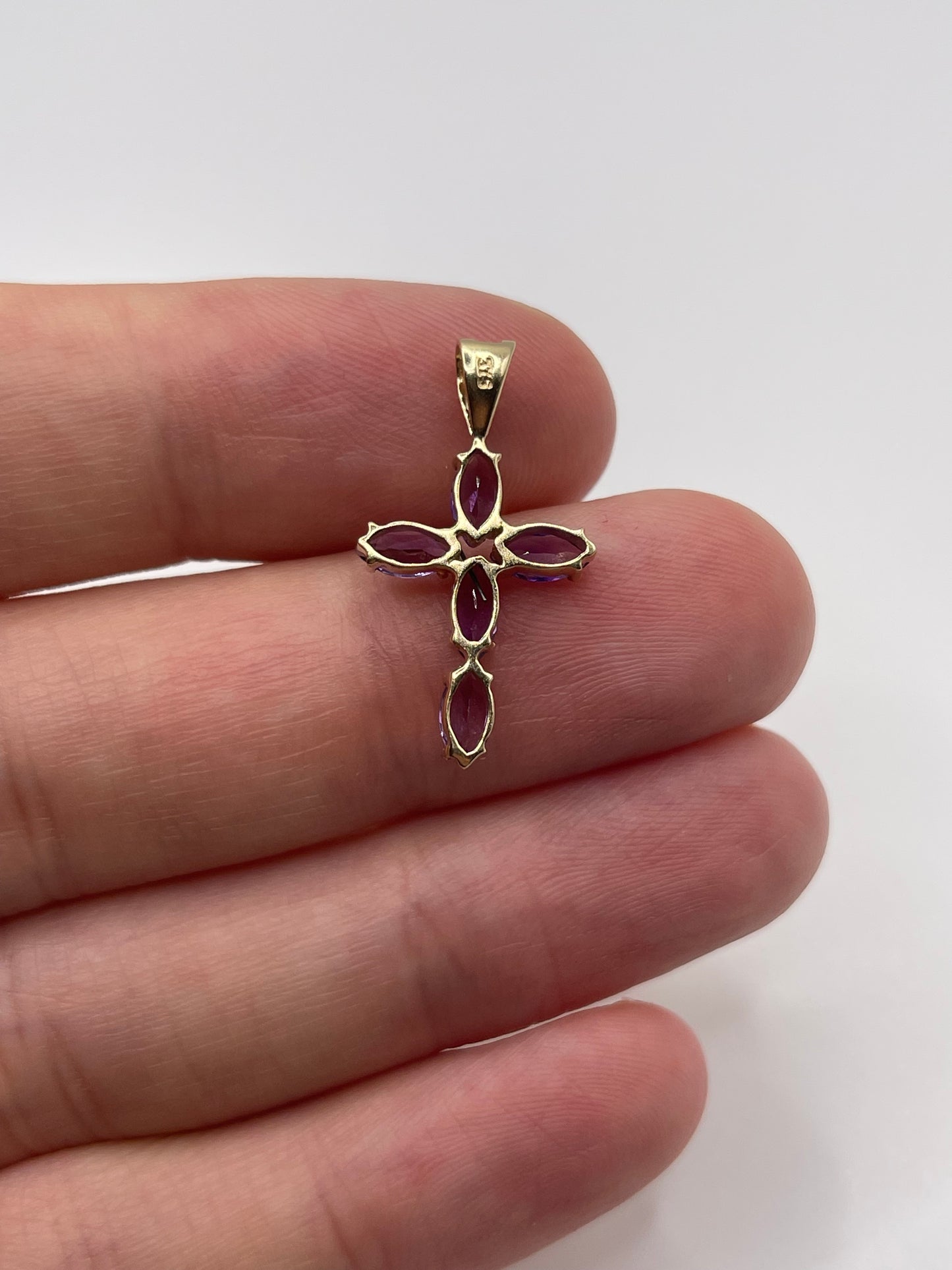 9ct gold amethyst cross pendant