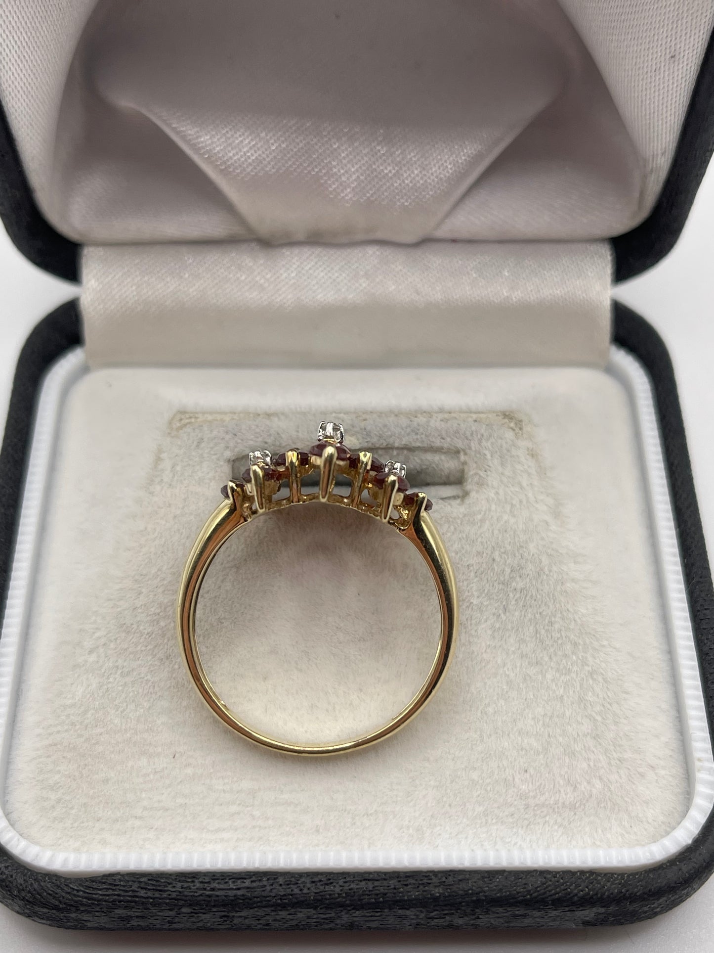 9ct gold garnet and diamond ring
