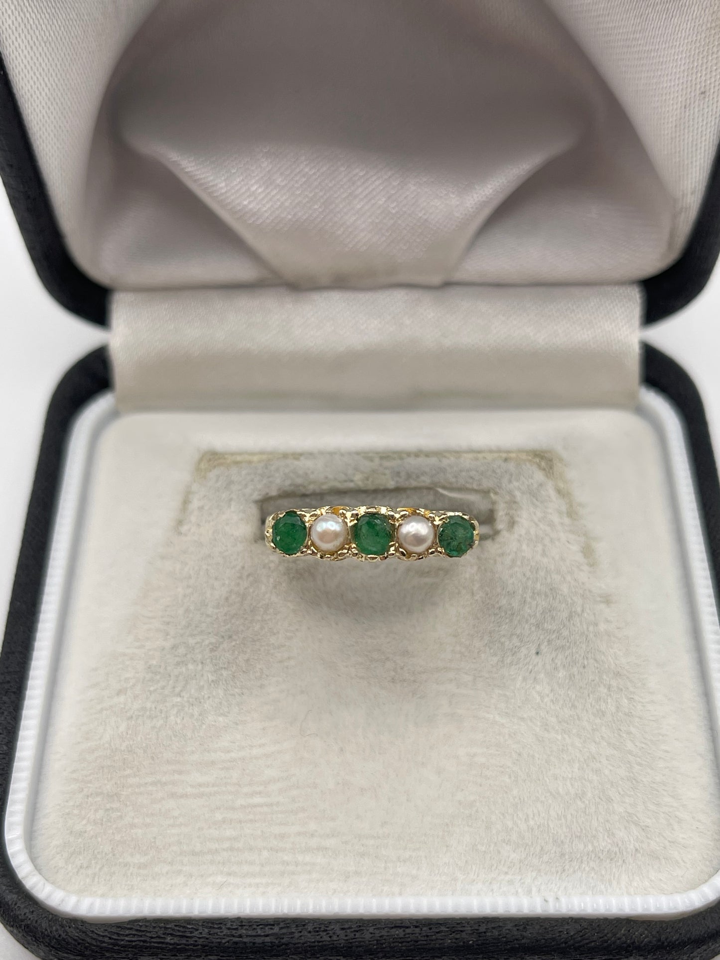9ct gold emerald and pearl ring