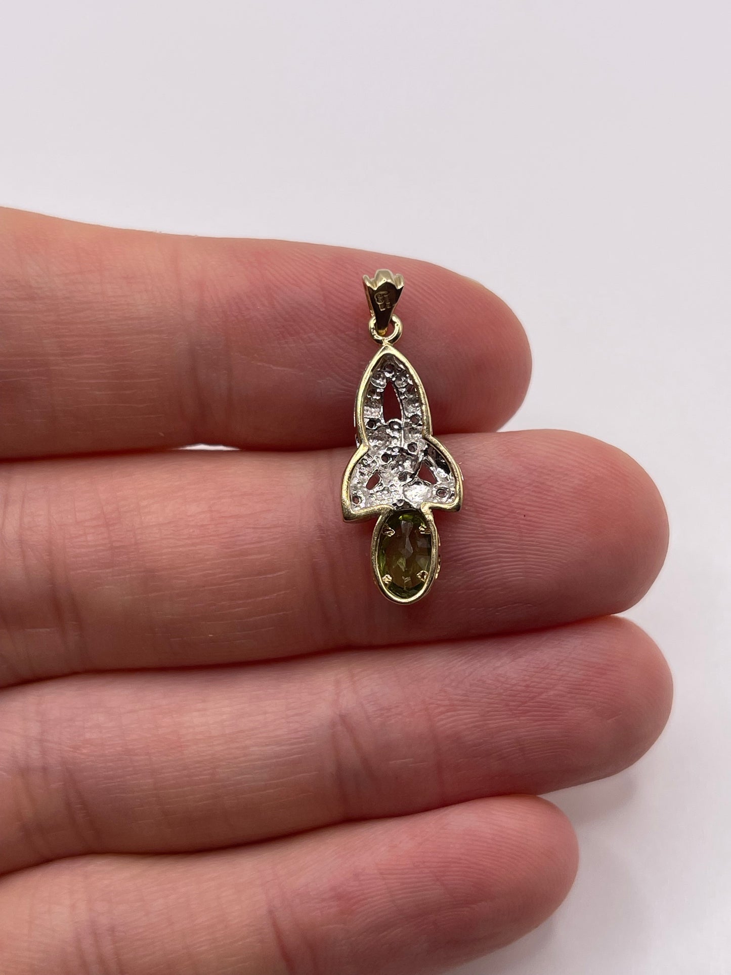 9ct gold quartz and diamond pendant