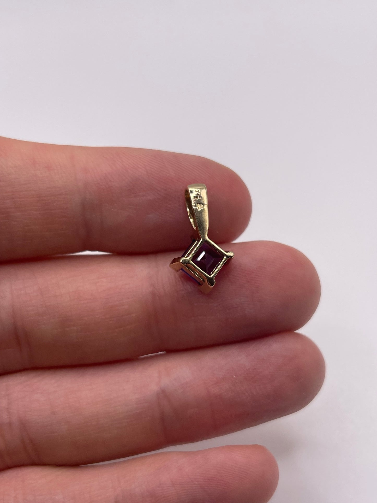 9ct gold amethyst and diamond pendant