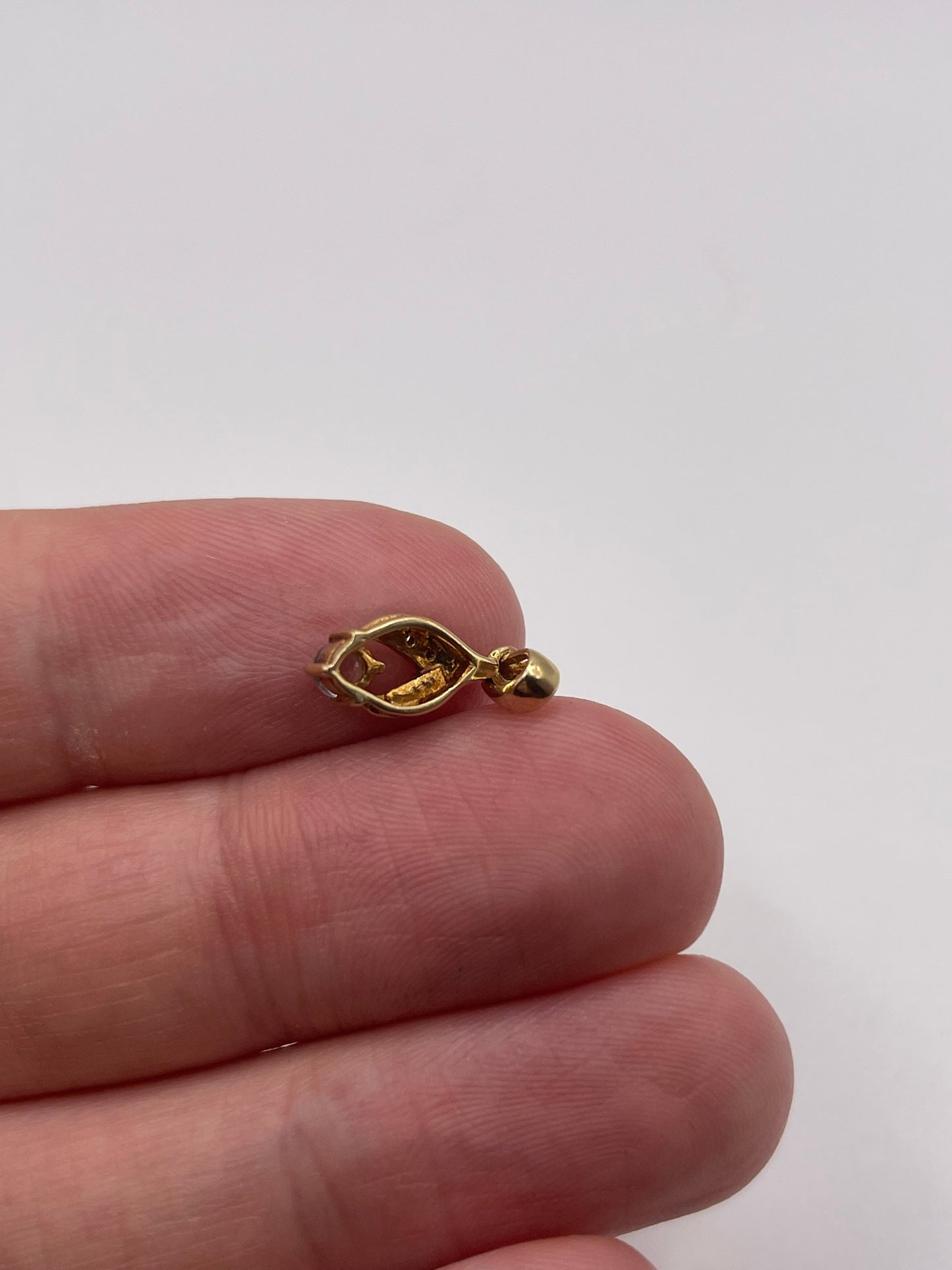 9ct gold blue topaz and diamond pendant