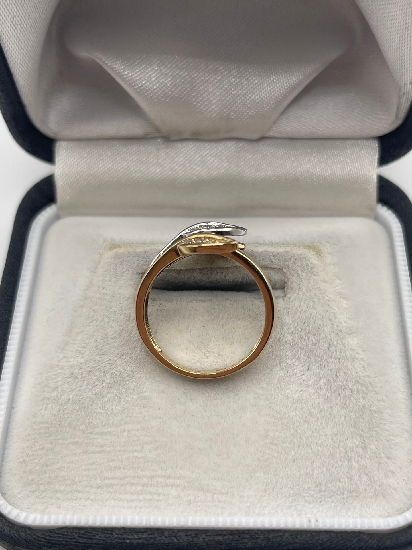 9ct tri gold diamond cluster ring