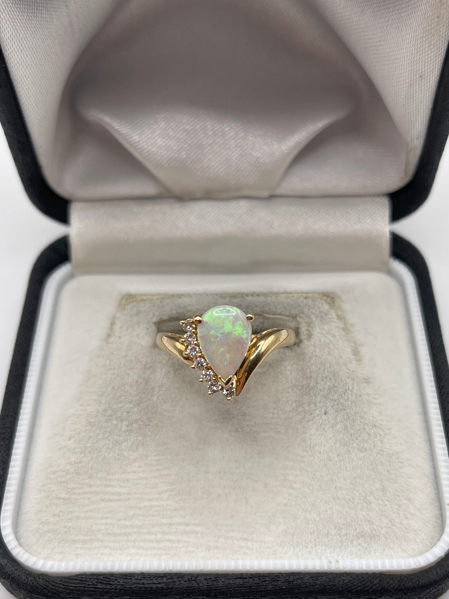 14ct gold opal and diamond ring