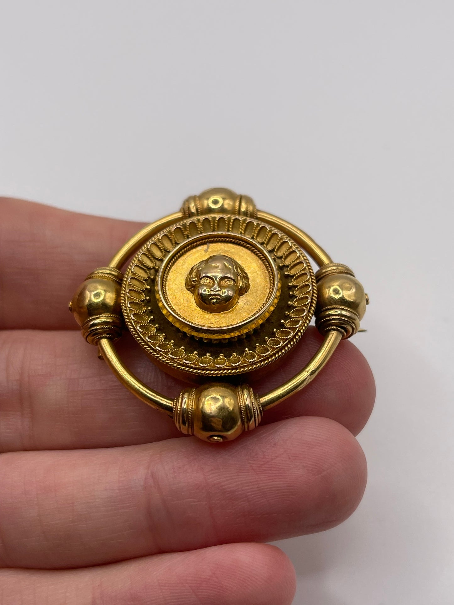 Antique 18ct gold cherub brooch