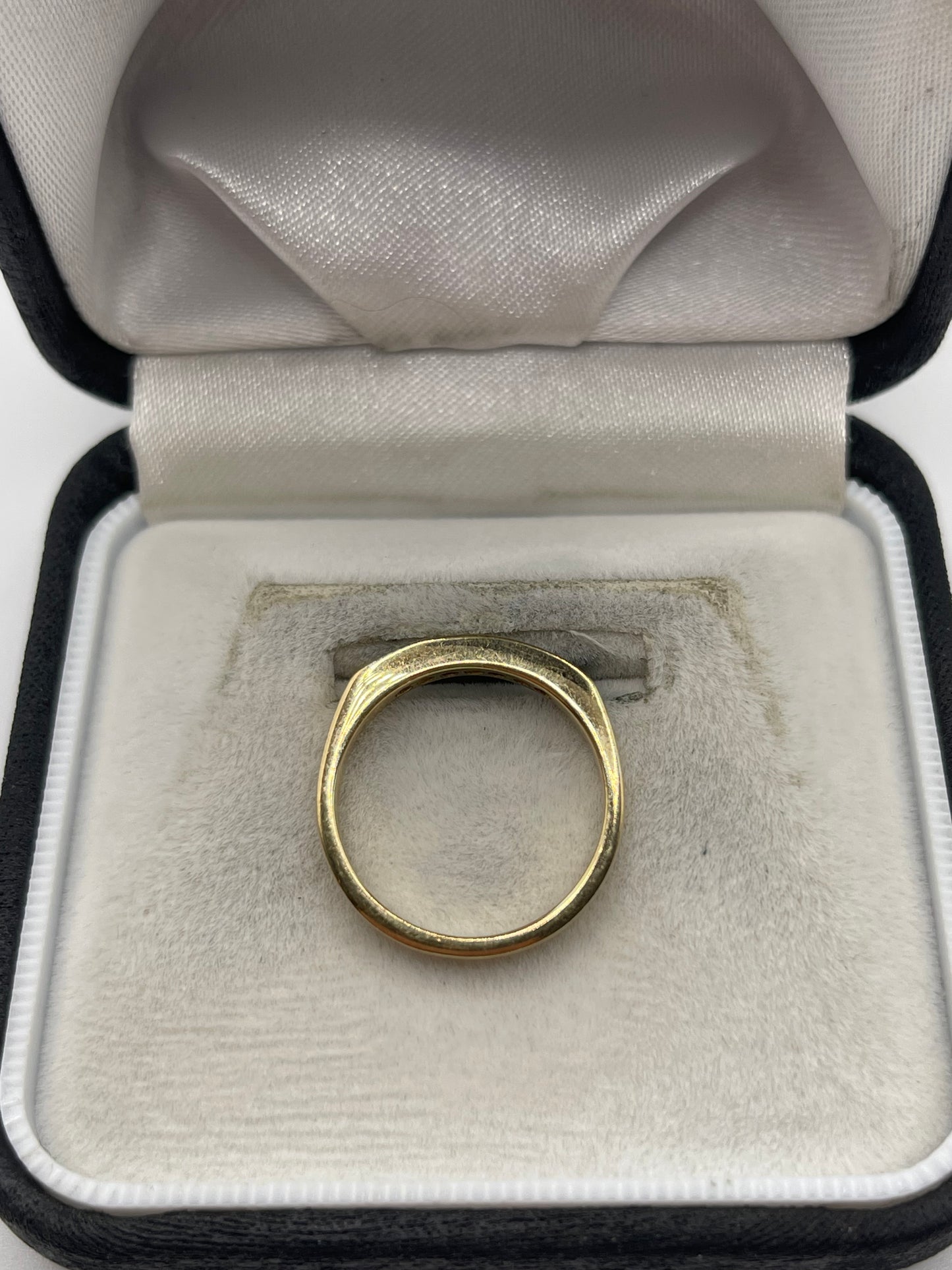 9ct gold sapphire and diamond ring