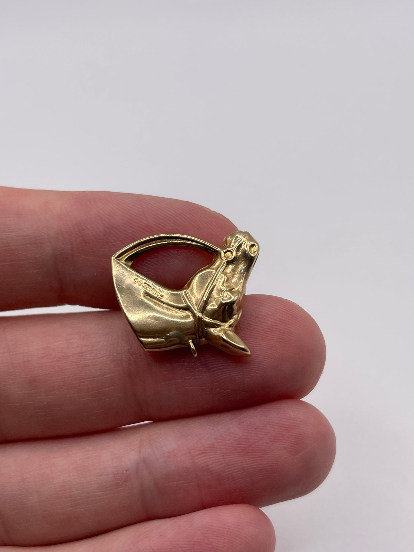 9ct gold horse pendant