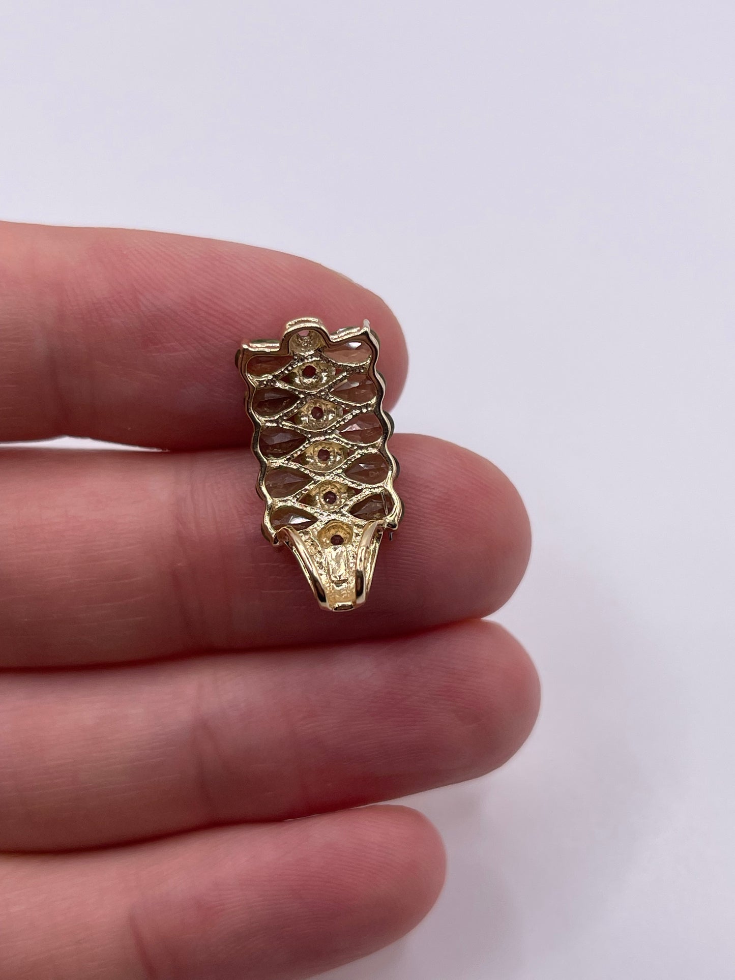9ct gold peridot and diamond pendant