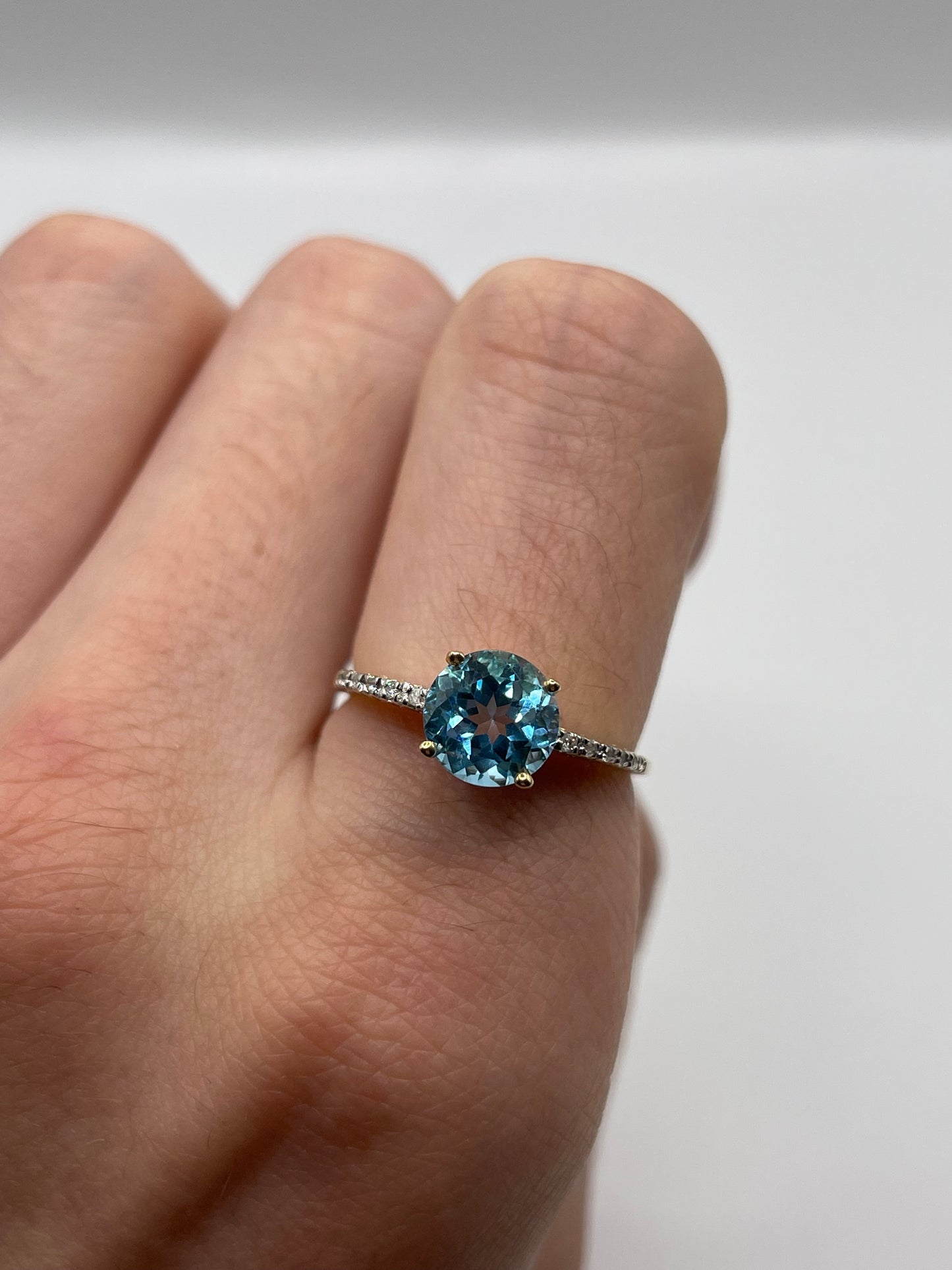 14ct gold topaz and diamond ring