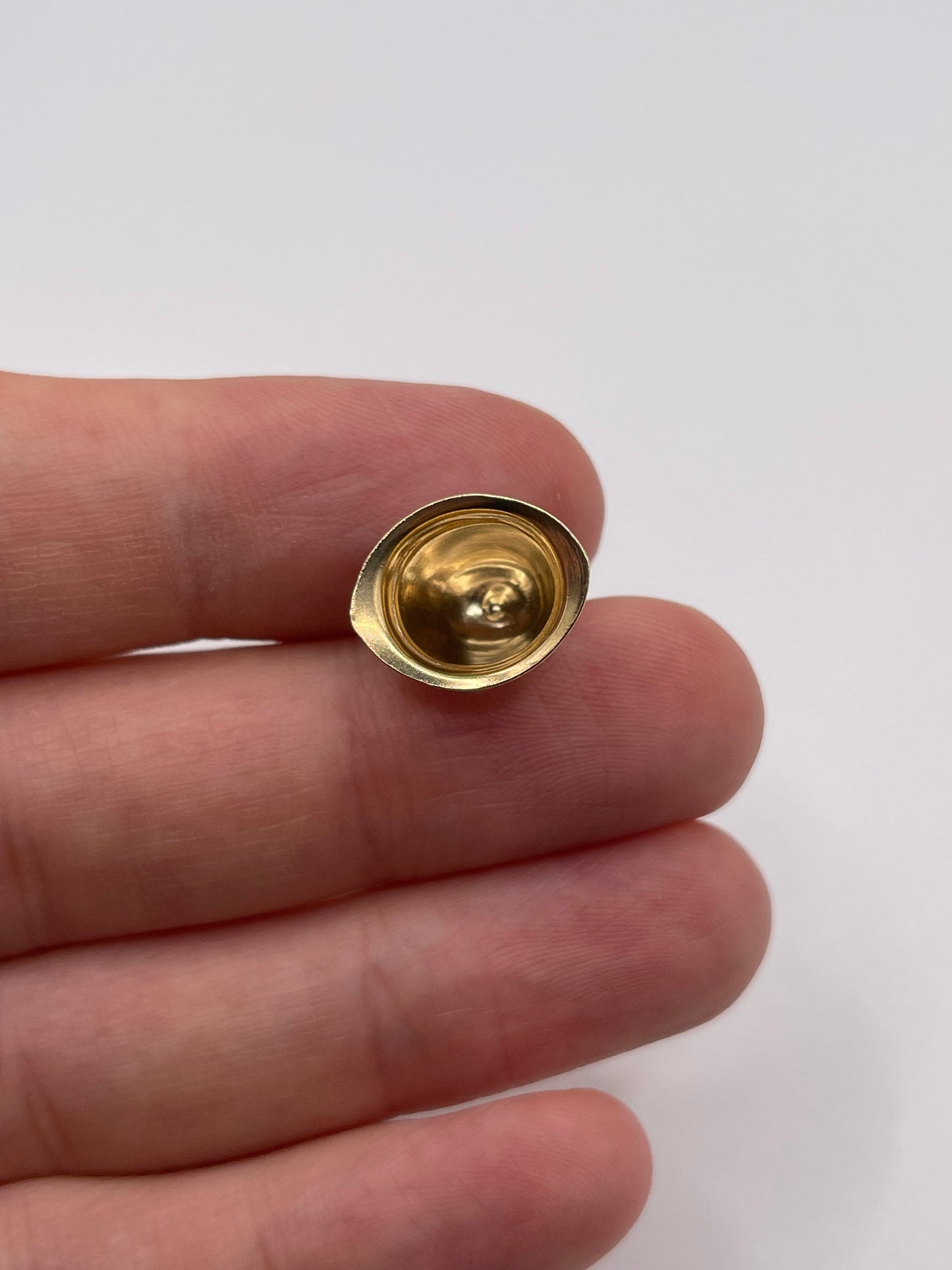 9ct gold police helmet charm