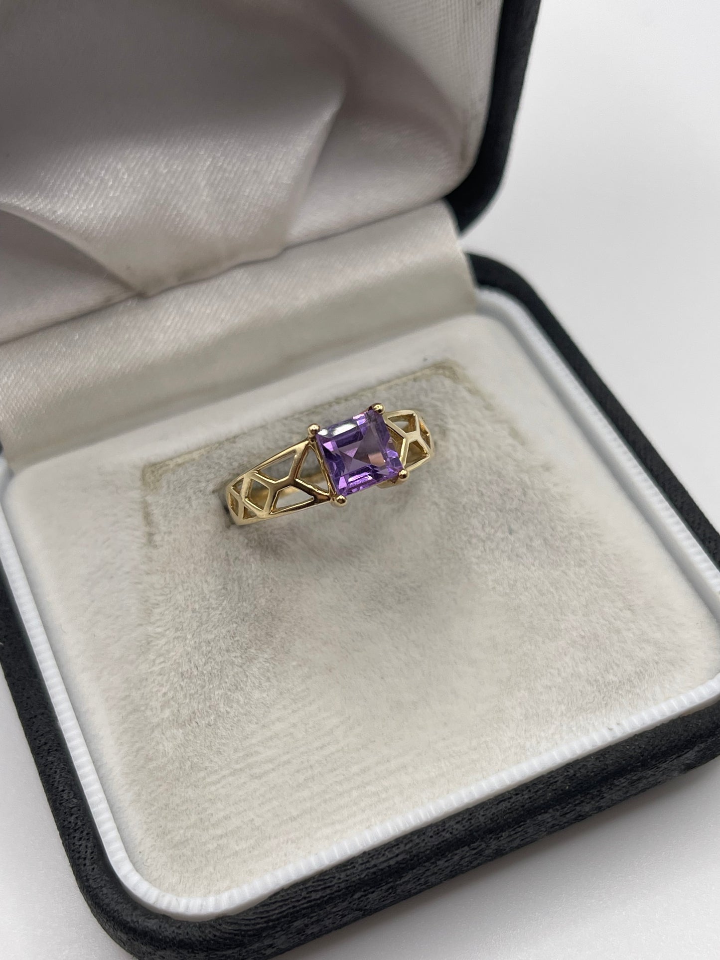9ct gold amethyst ring