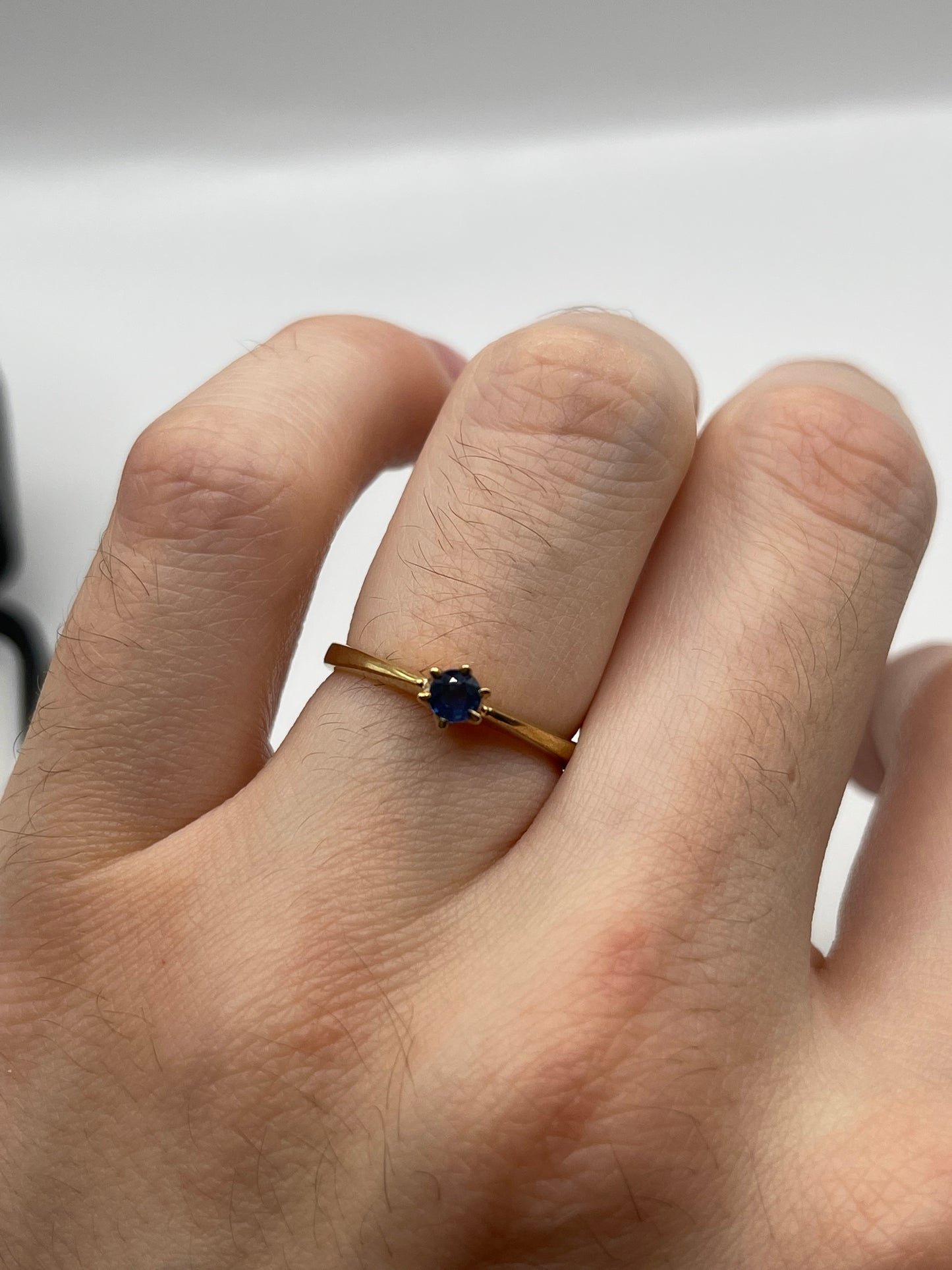 9ct gold sapphire ring