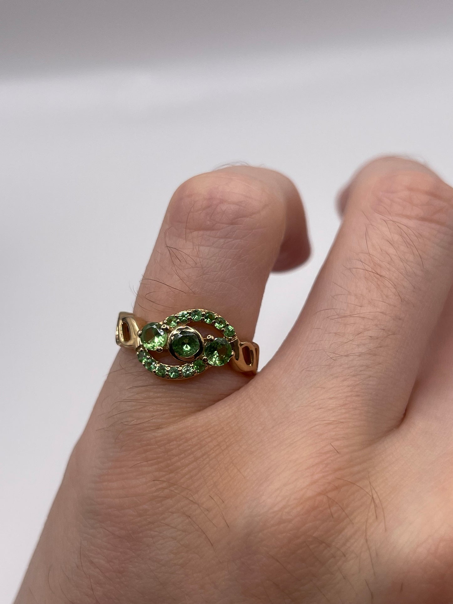 9ct gold tsavorite garnet ring