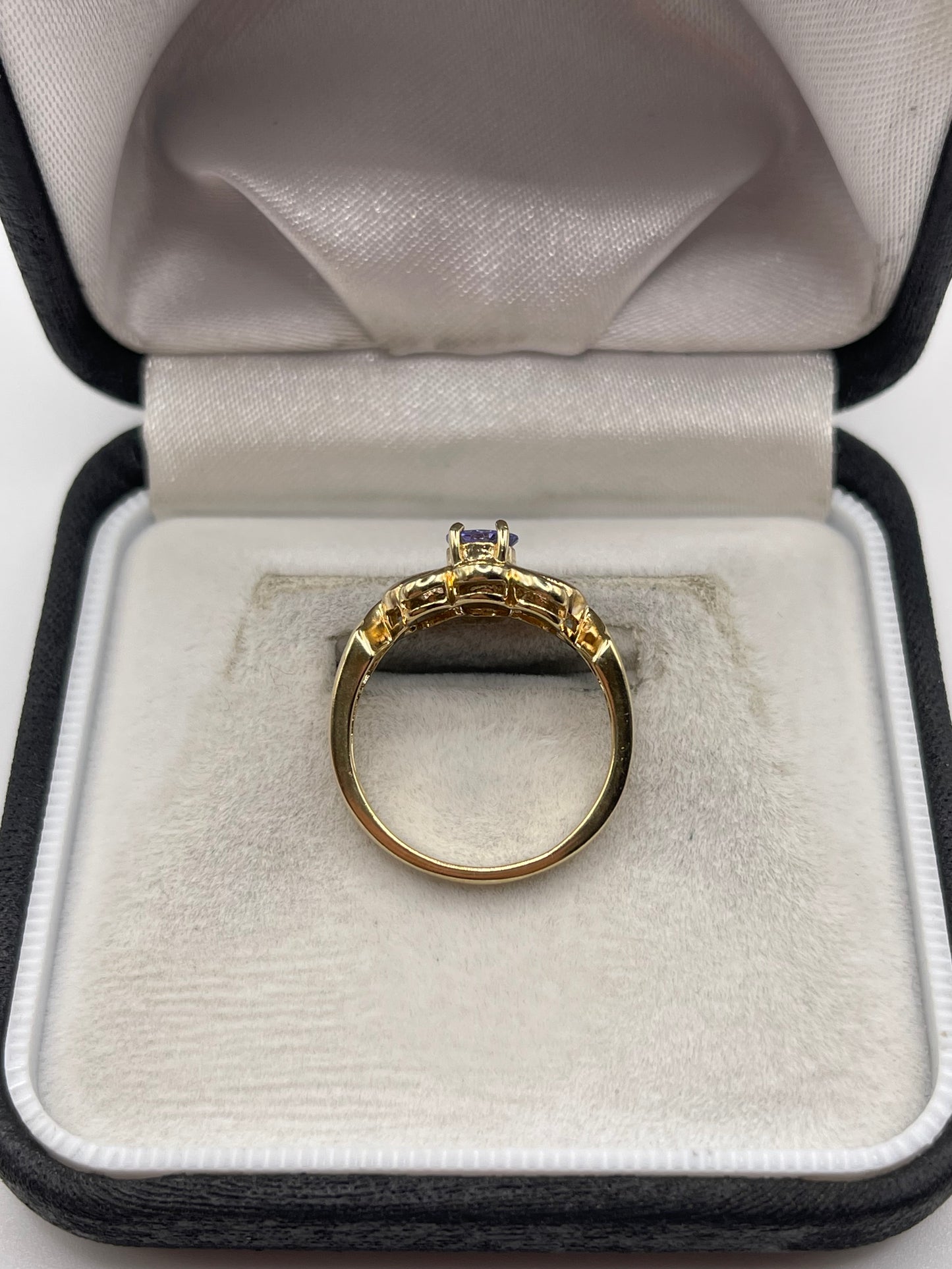 9ct gold tanzanite and diamond ring