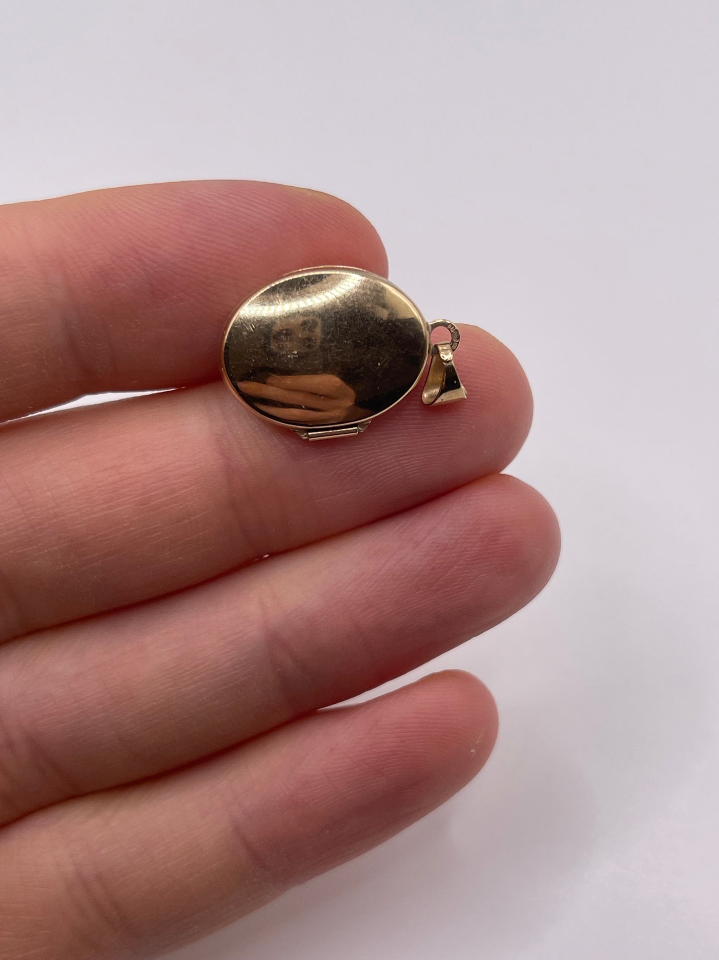 9ct gold locket pendant